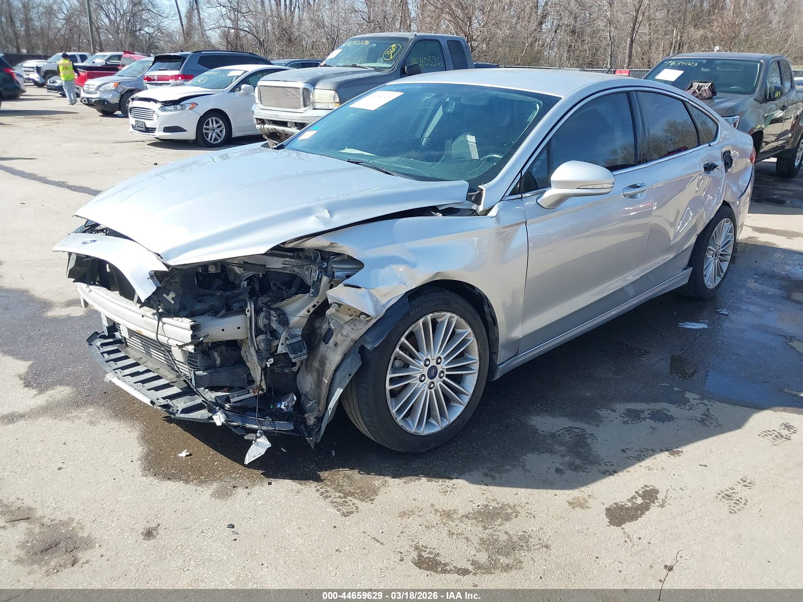 FORD FUSION image 2