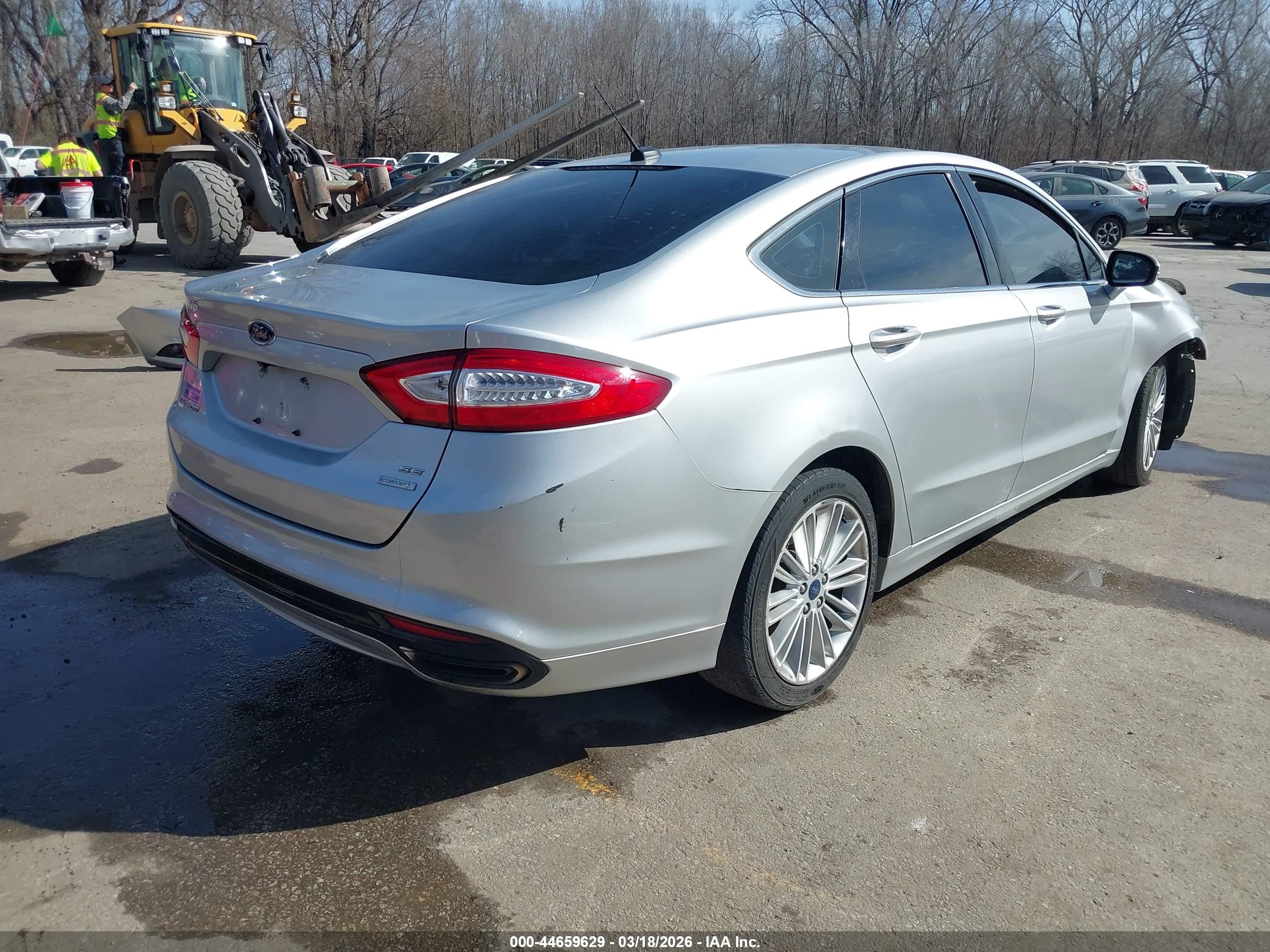 FORD FUSION image 4