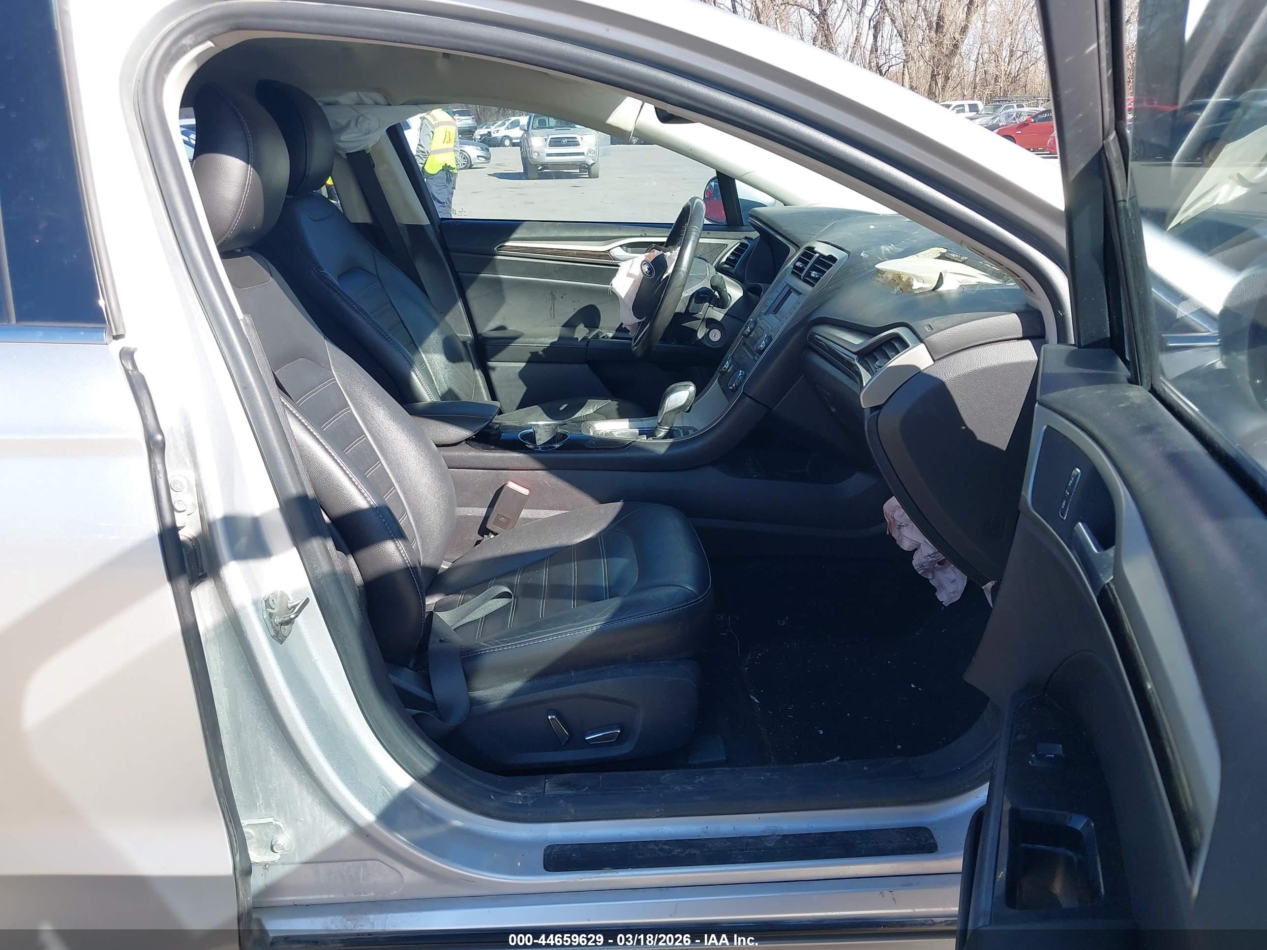 FORD FUSION image 5