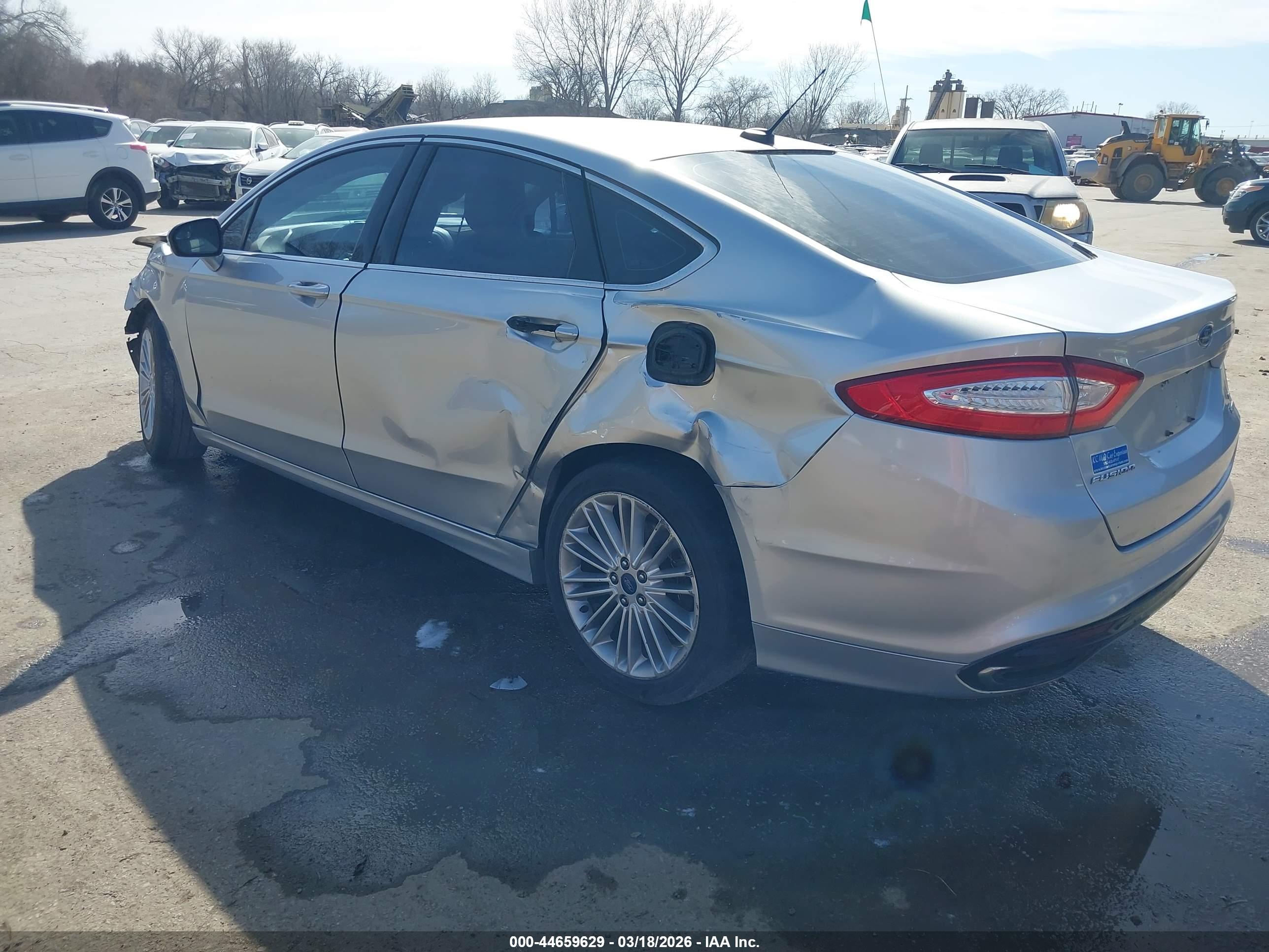 FORD FUSION image 6