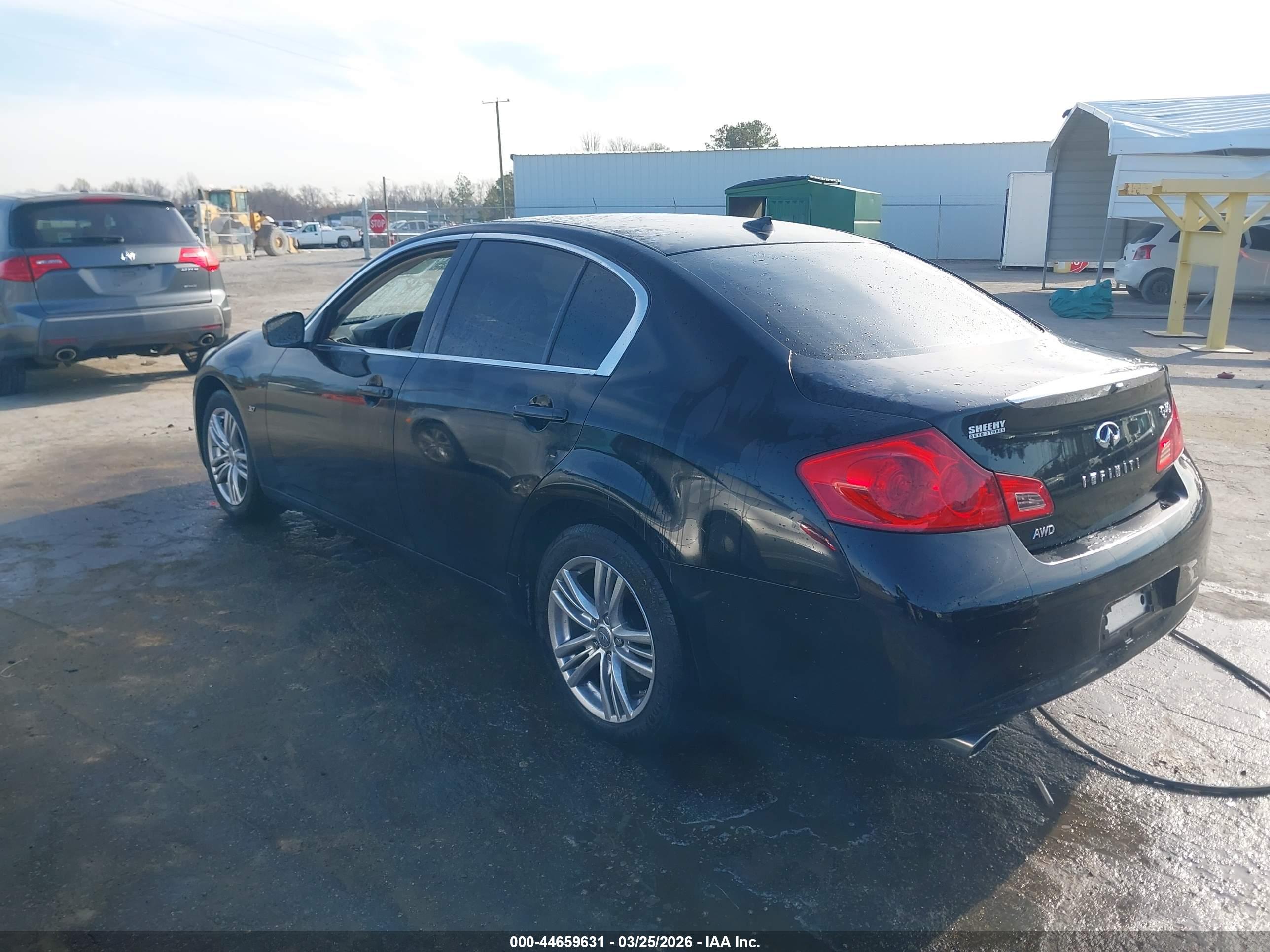 INFINITI Q40 image 3