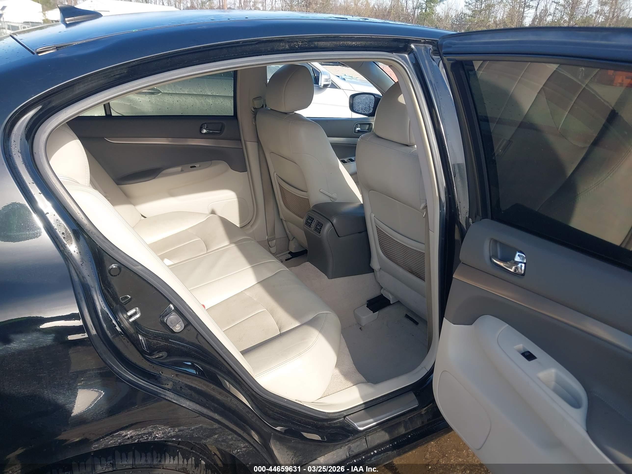 INFINITI Q40 image 8
