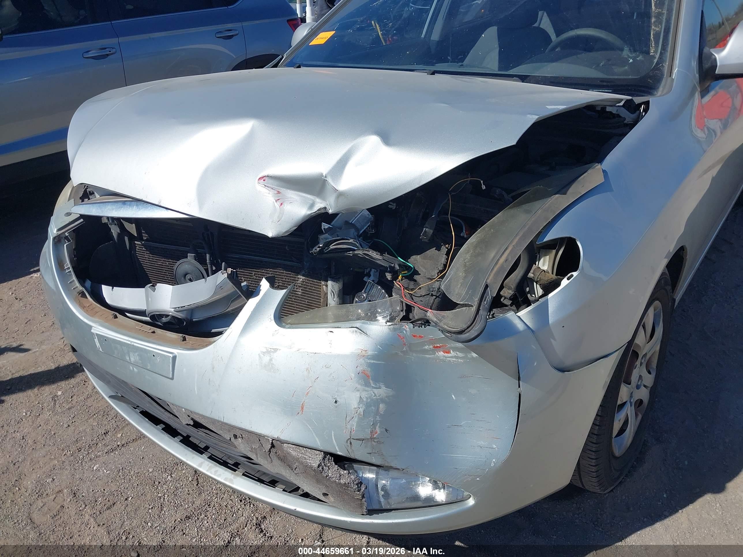 HYUNDAI ELANTRA image 6