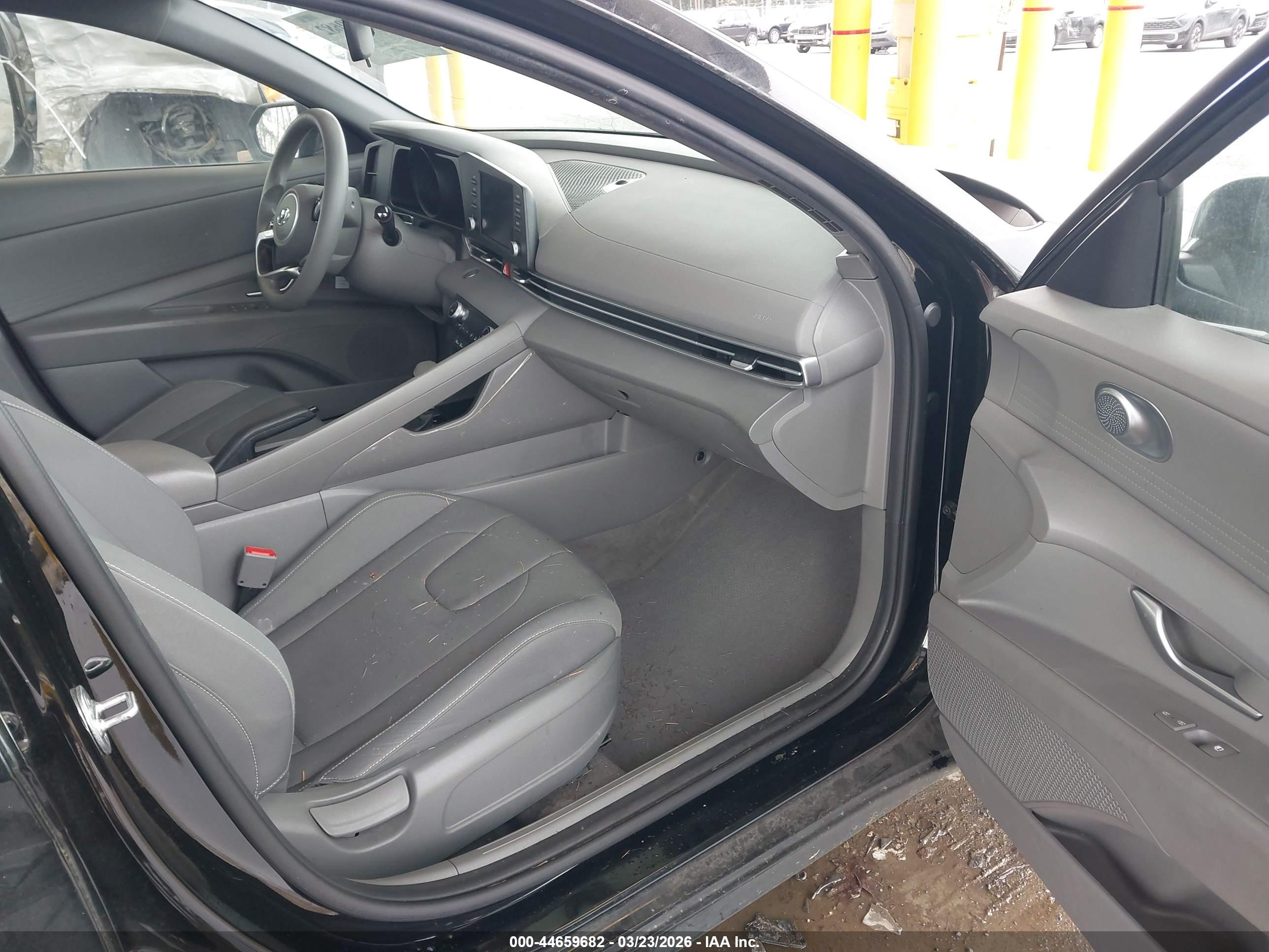 HYUNDAI ELANTRA image 5