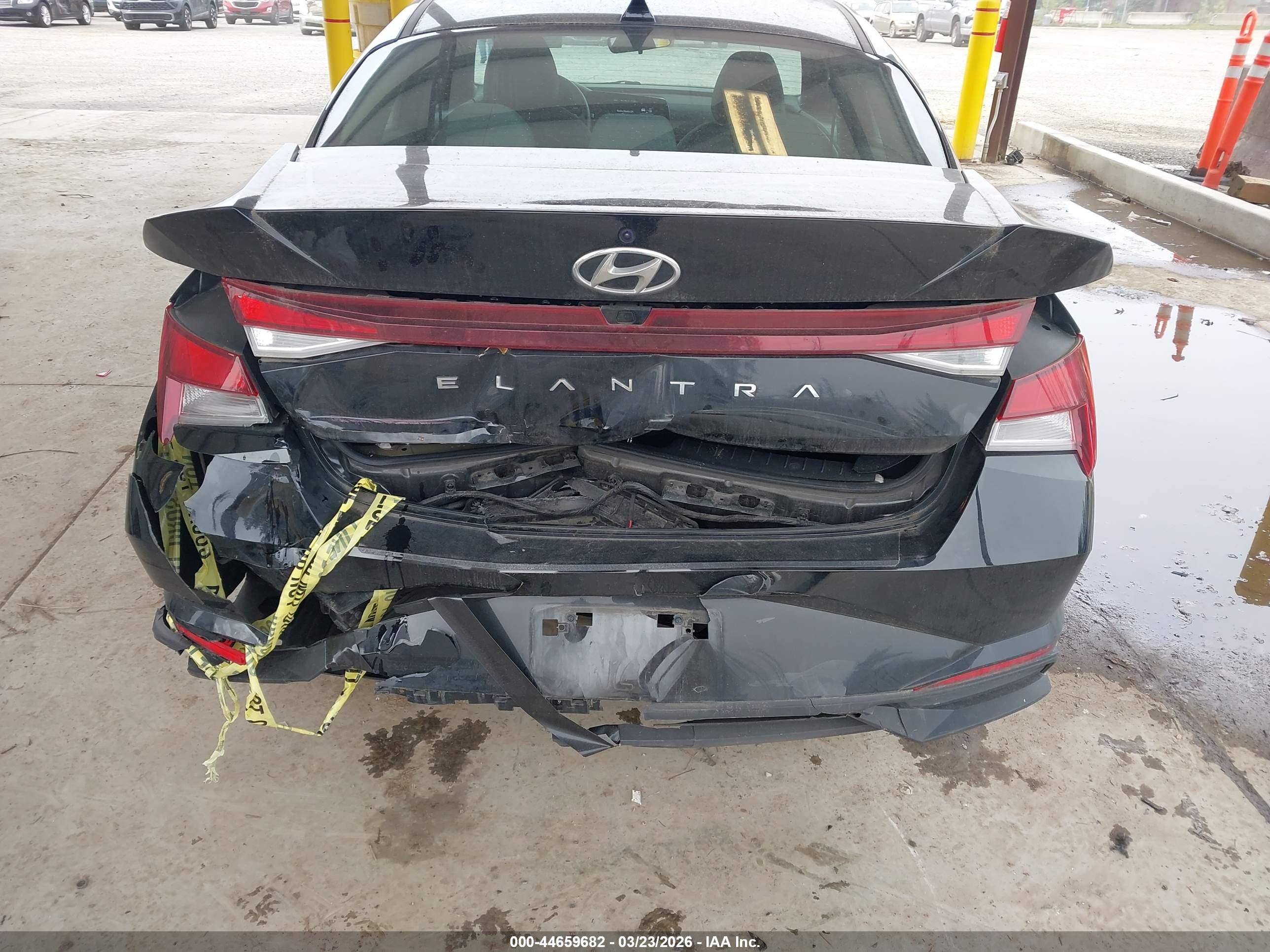 HYUNDAI ELANTRA image 6