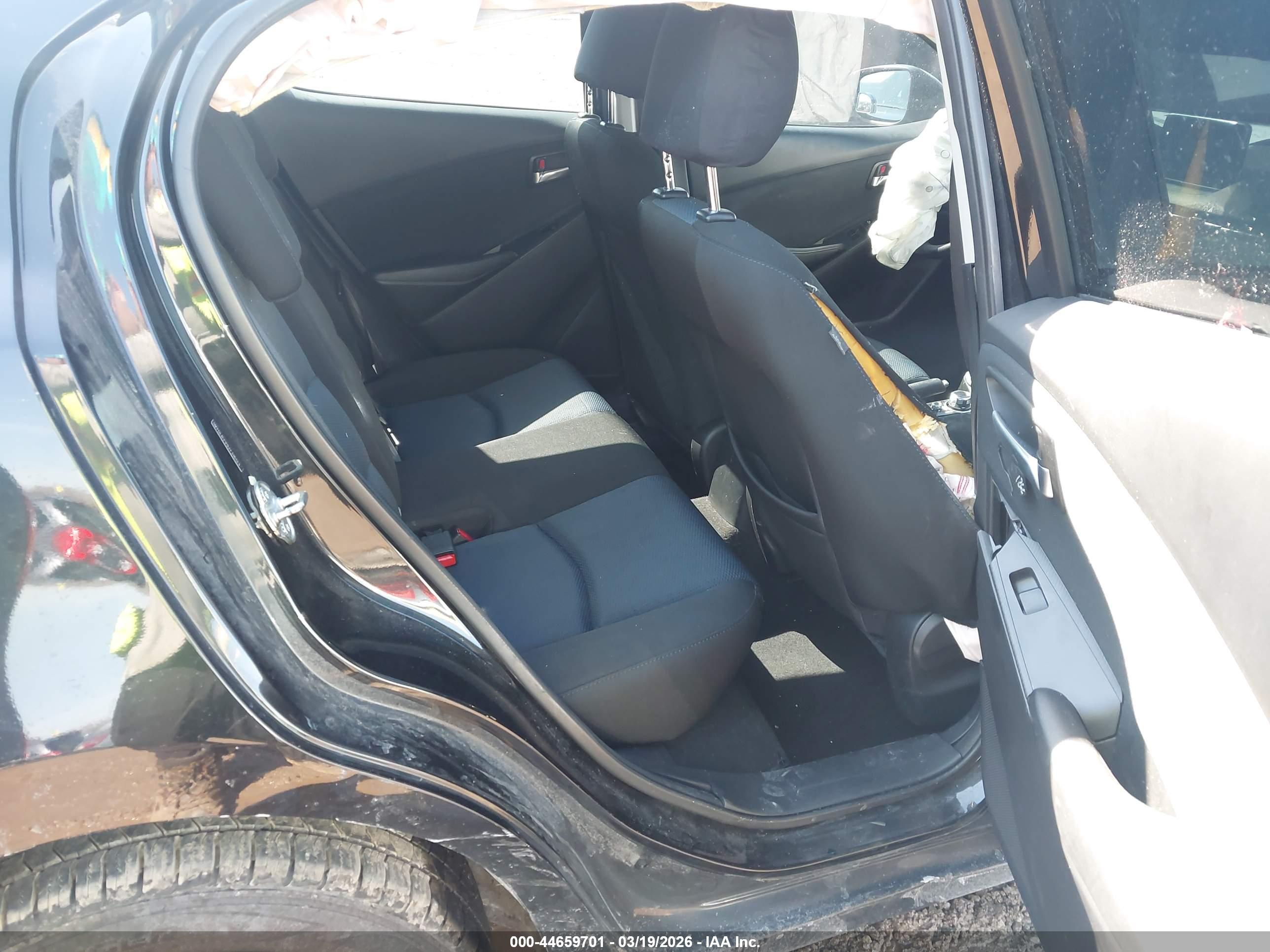 TOYOTA YARIS image 8