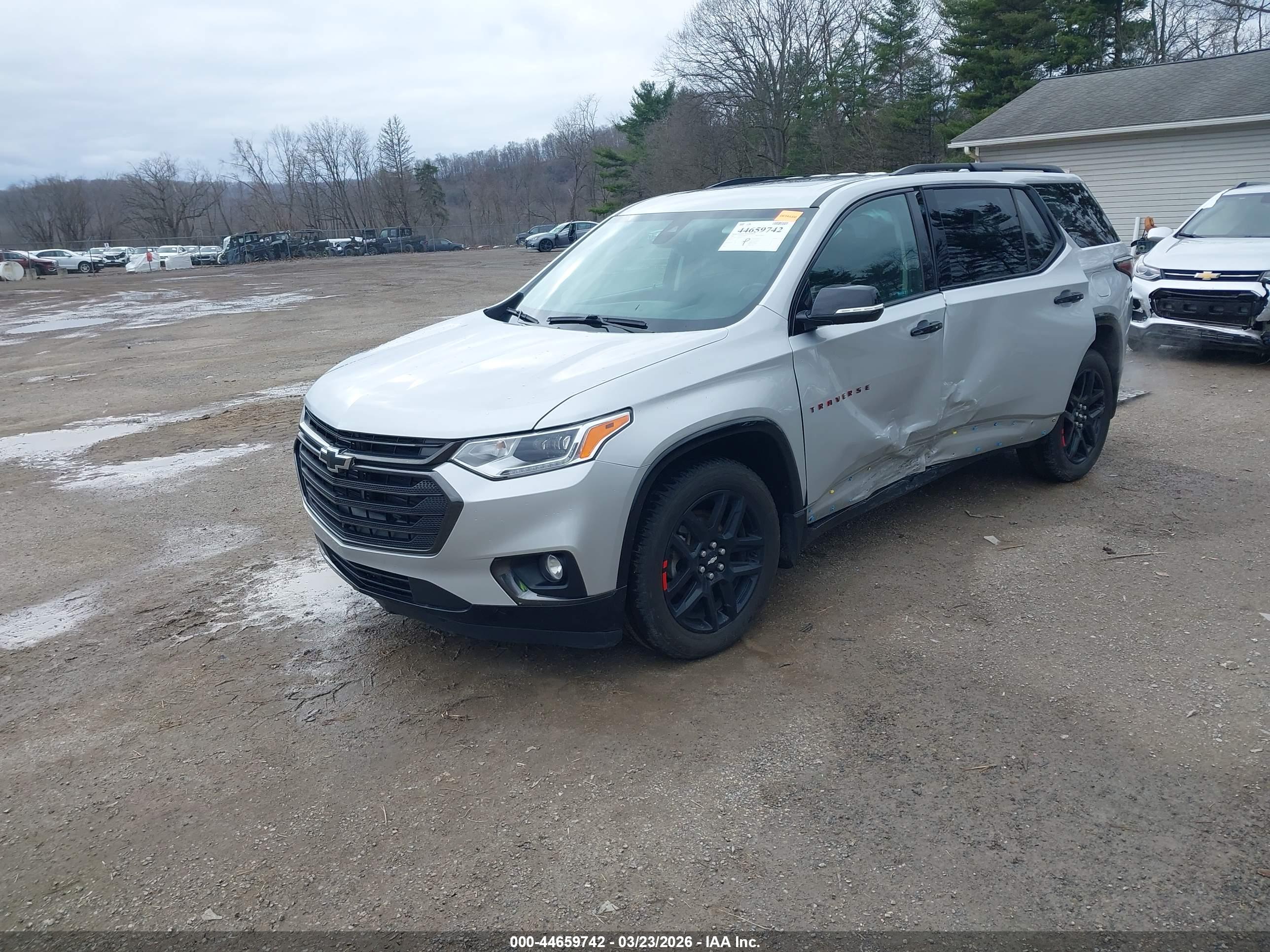 CHEVROLET TRAVERSE image 2