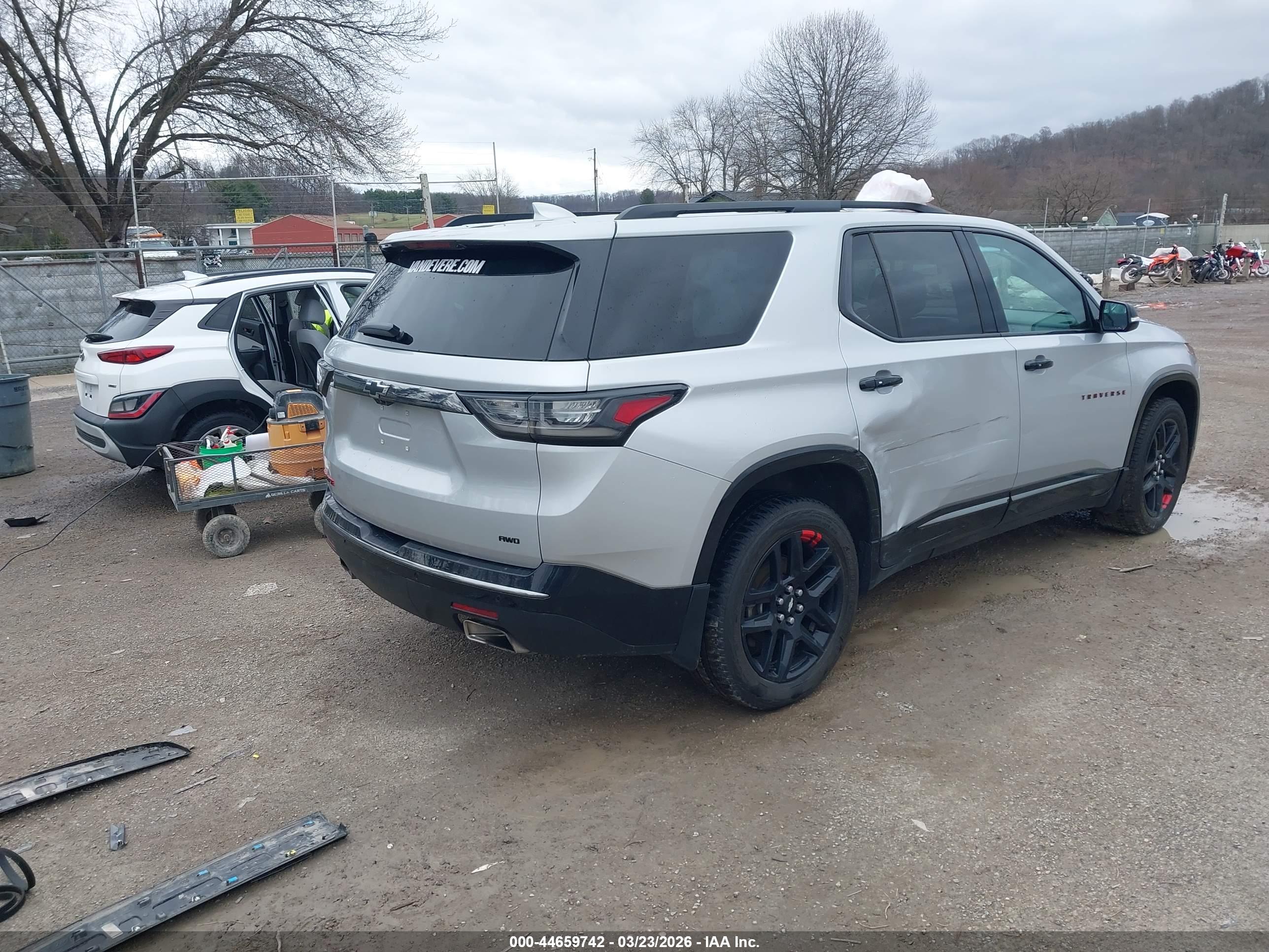 CHEVROLET TRAVERSE image 4