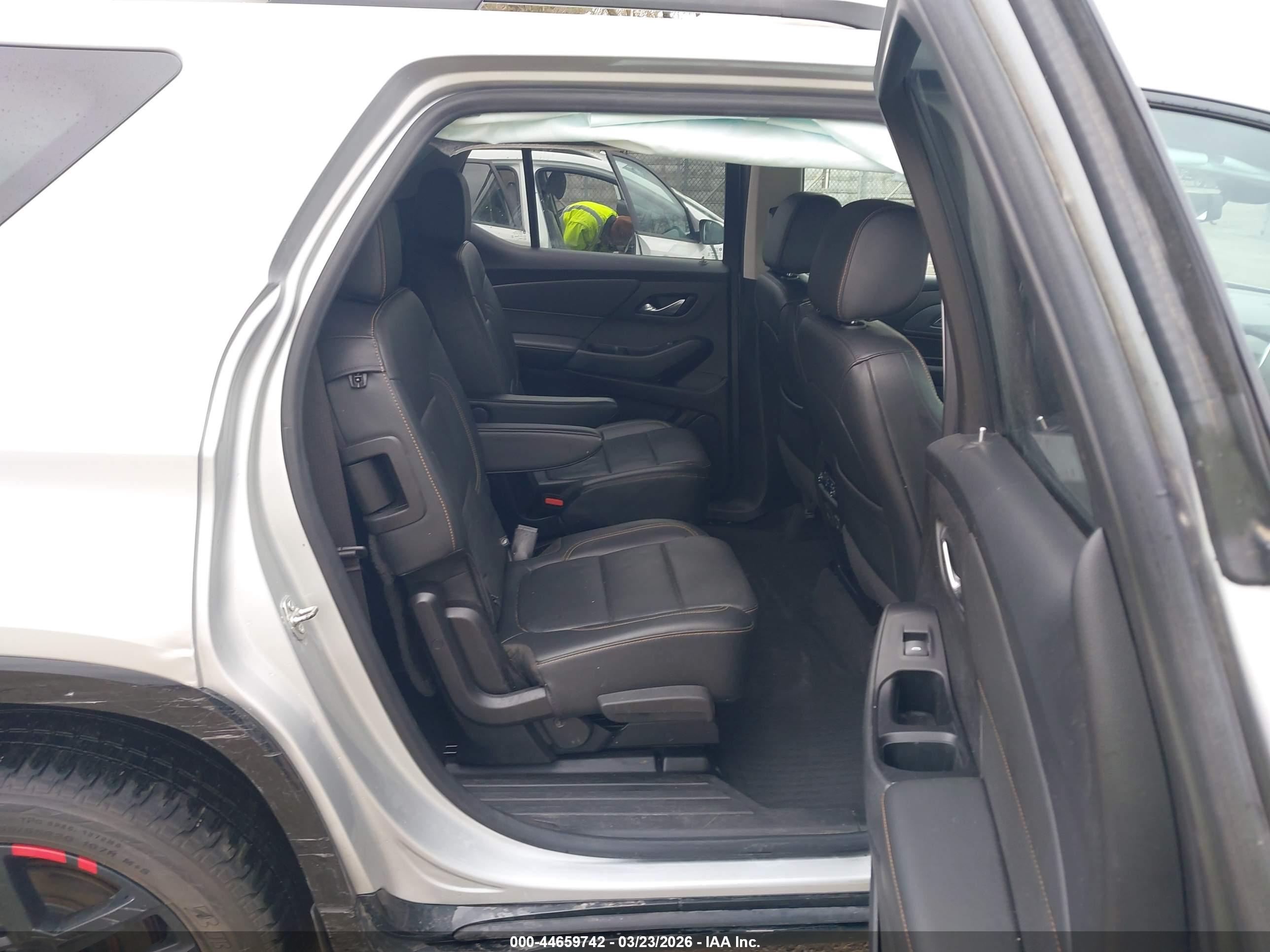CHEVROLET TRAVERSE image 8