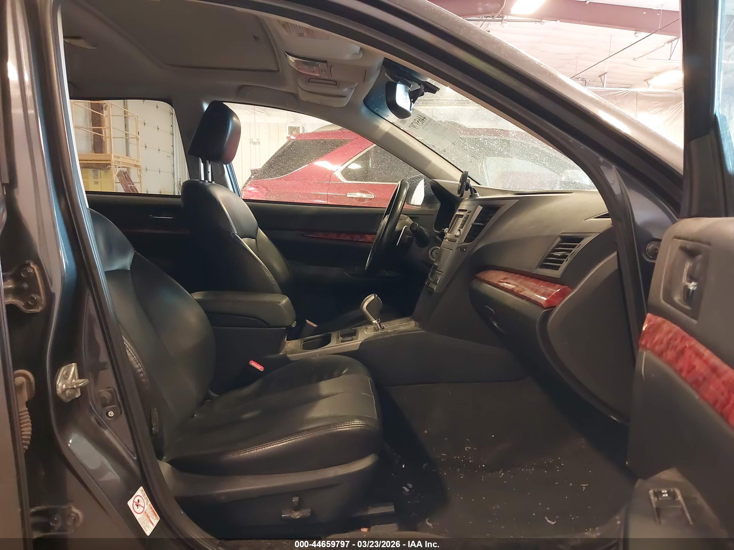 SUBARU OUTBACK image 5