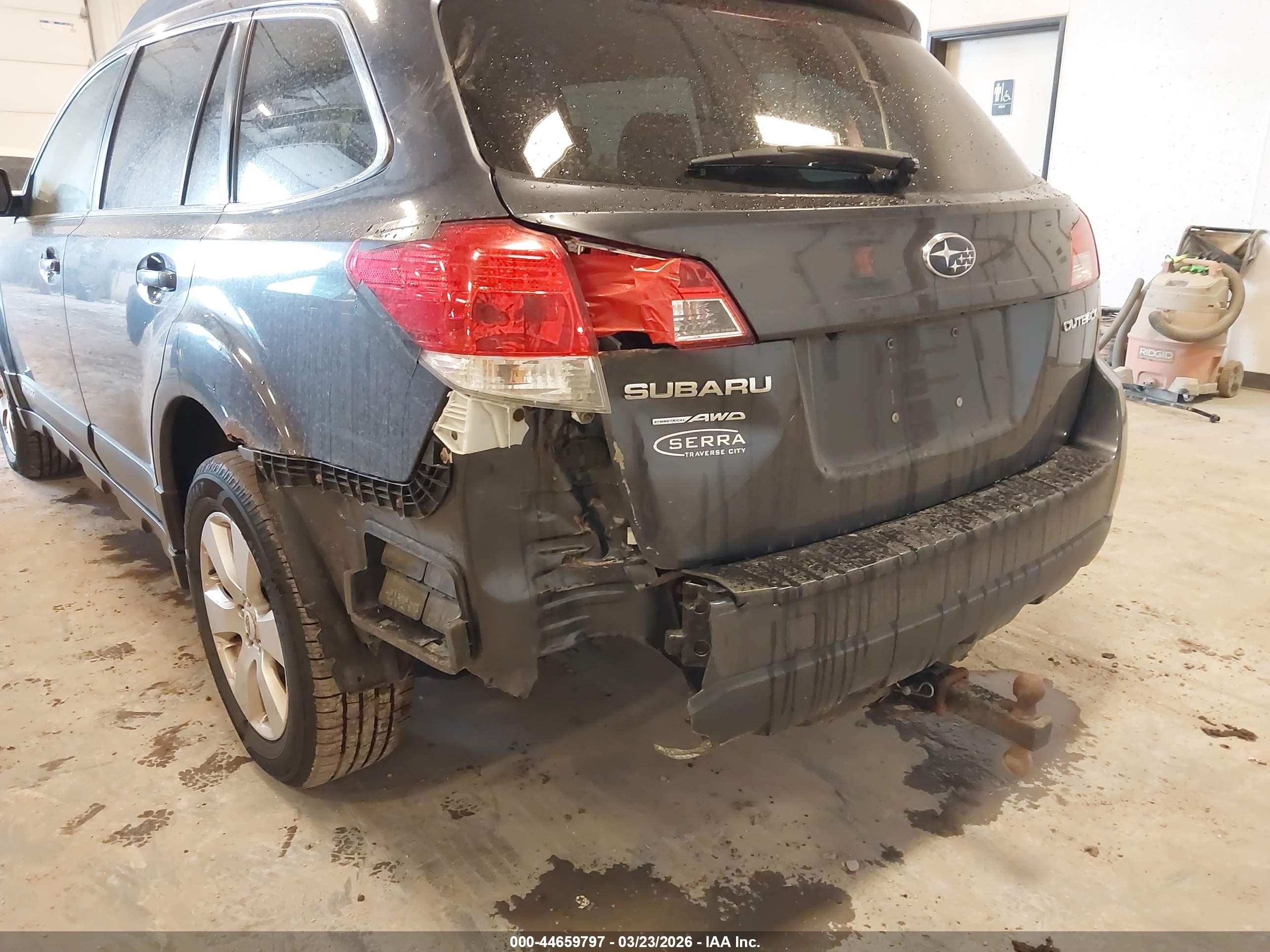 SUBARU OUTBACK image 6