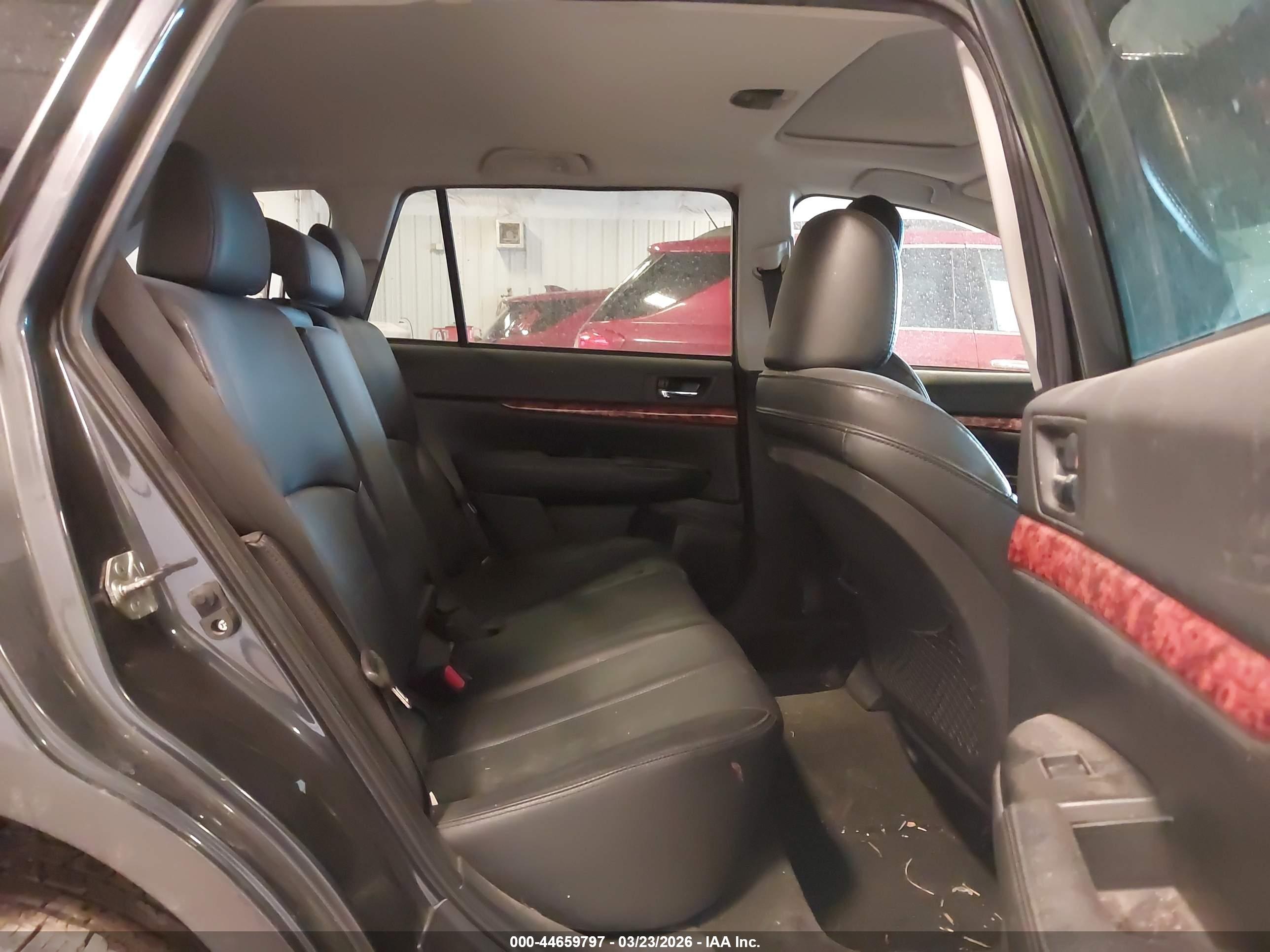 SUBARU OUTBACK image 8