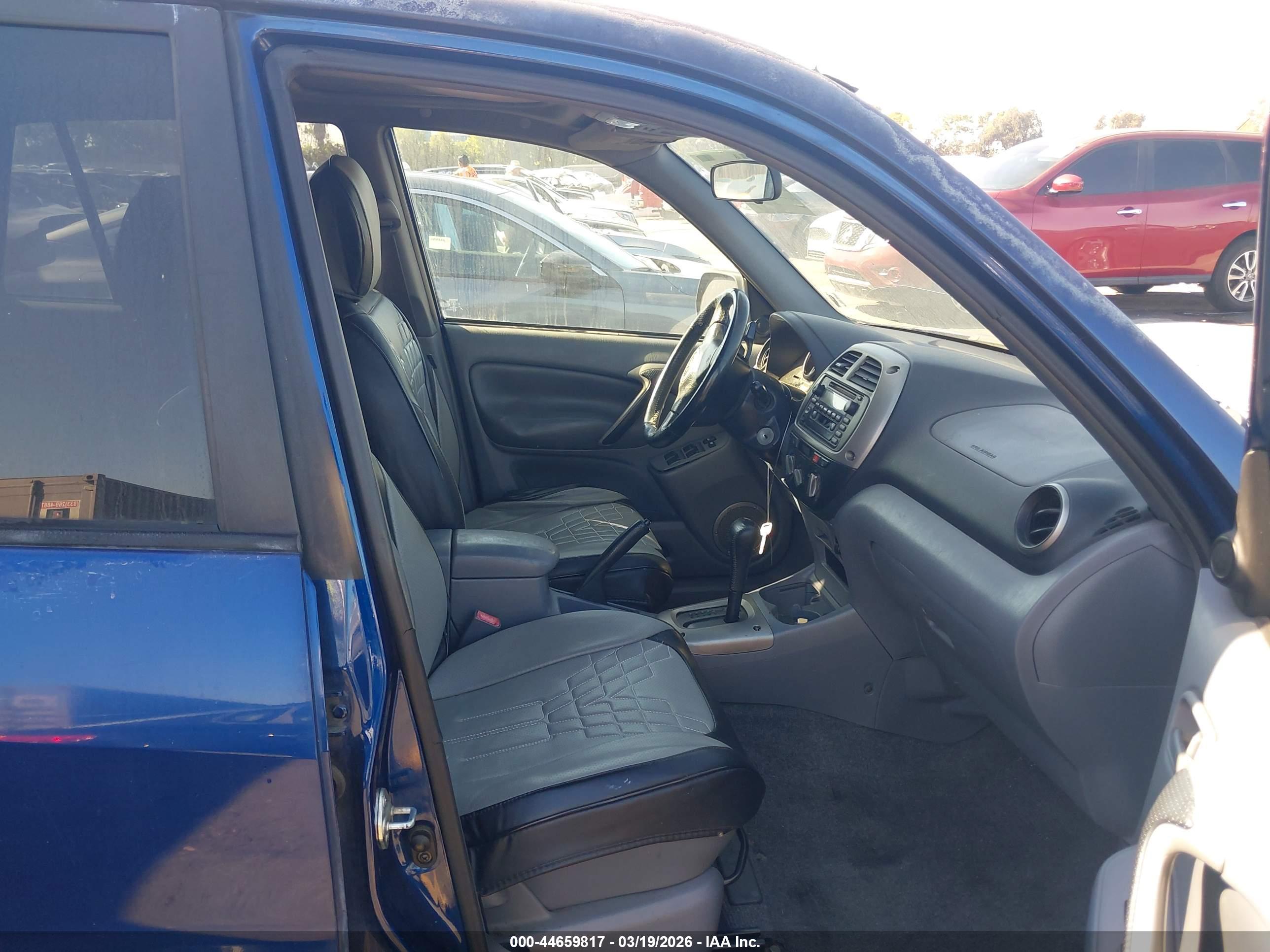 TOYOTA RAV4 image 5