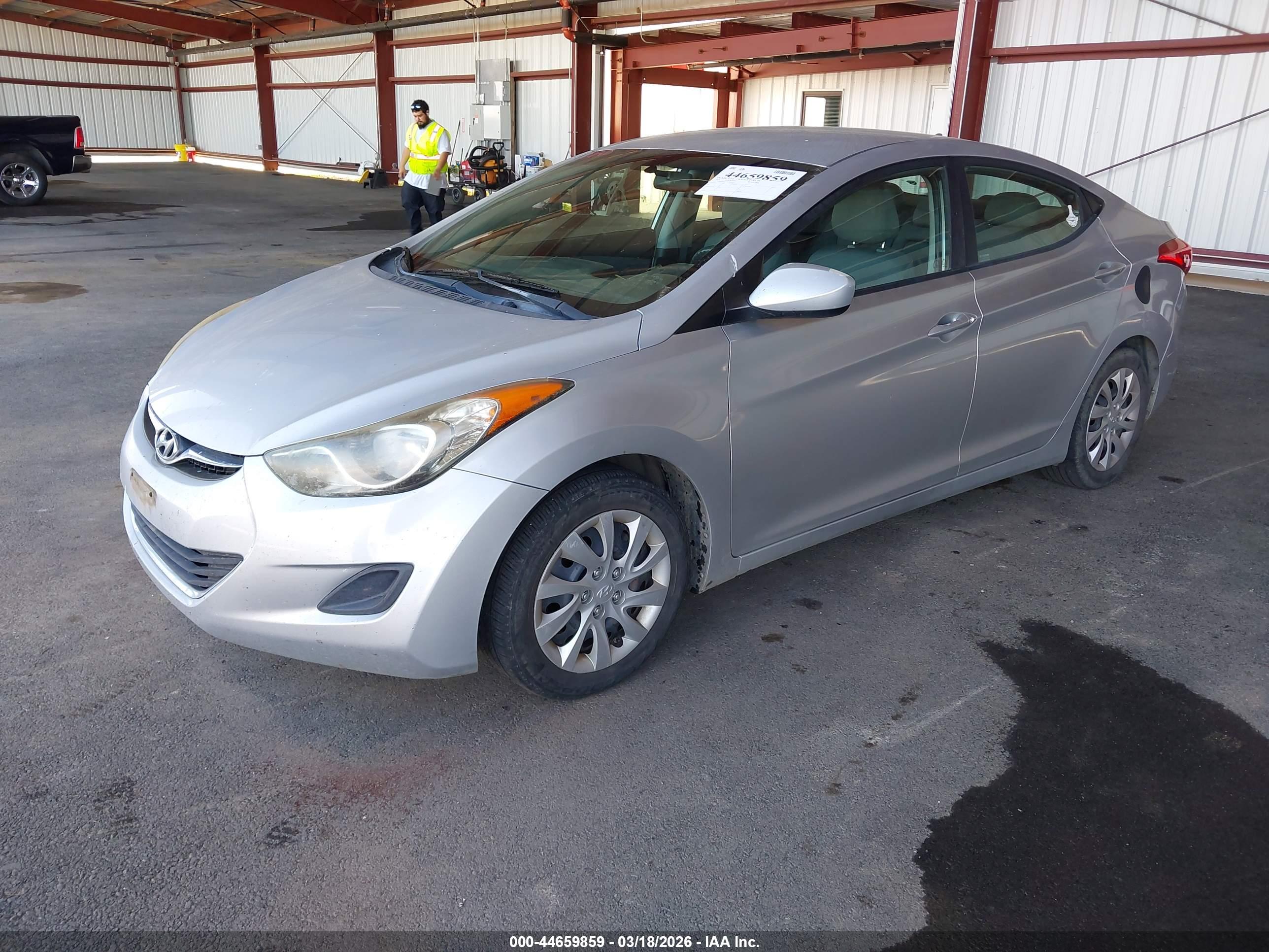 HYUNDAI ELANTRA image 2