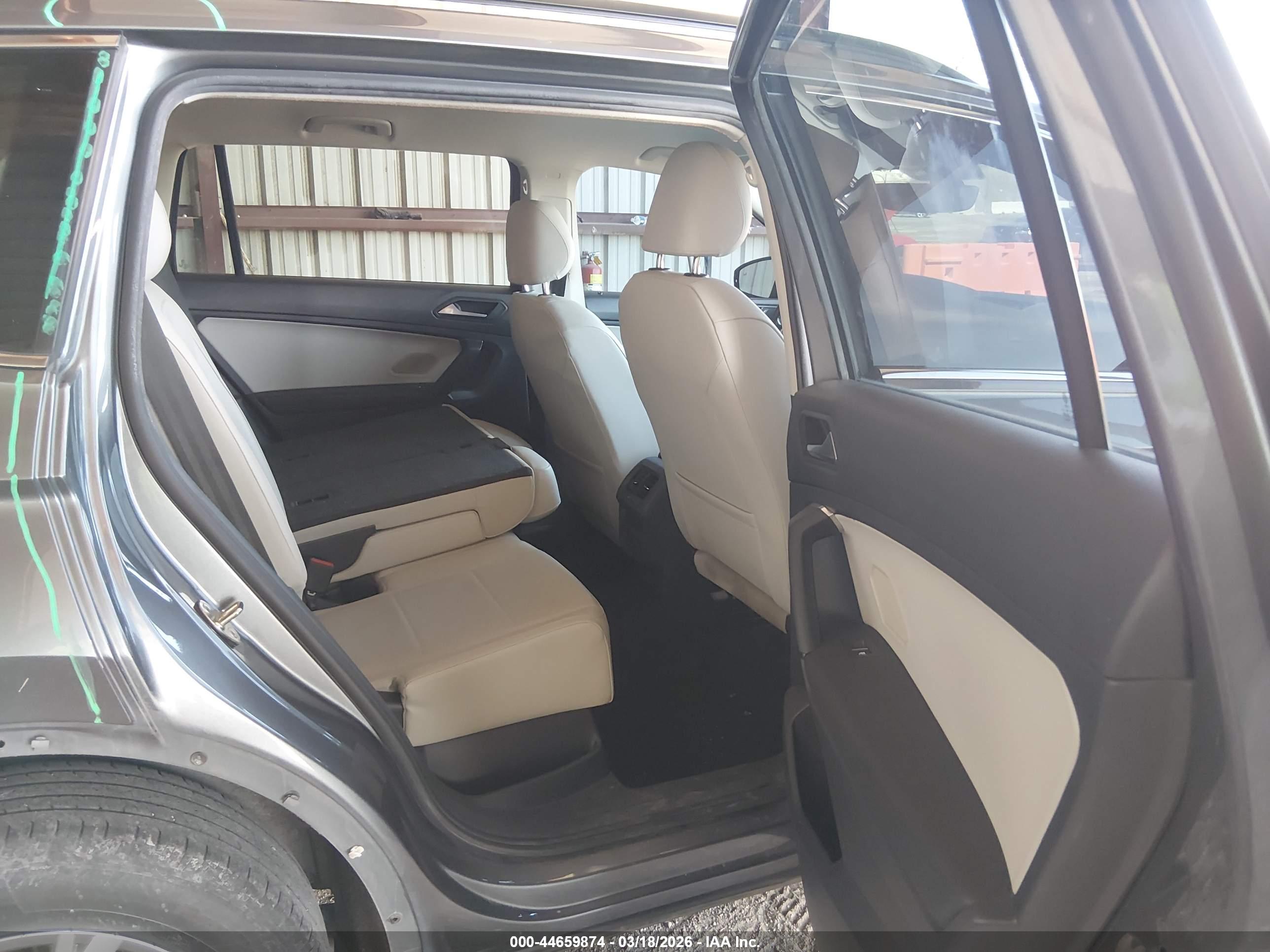 VOLKSWAGEN TIGUAN image 8