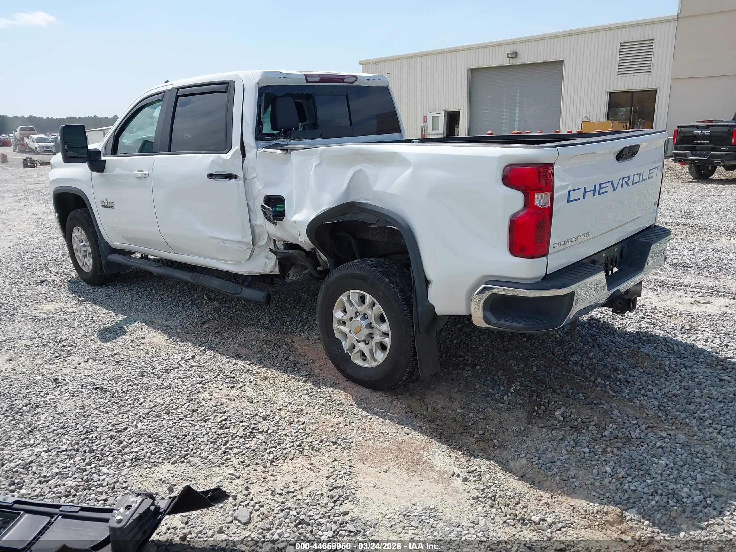 CHEVROLET SILVERADO image 3