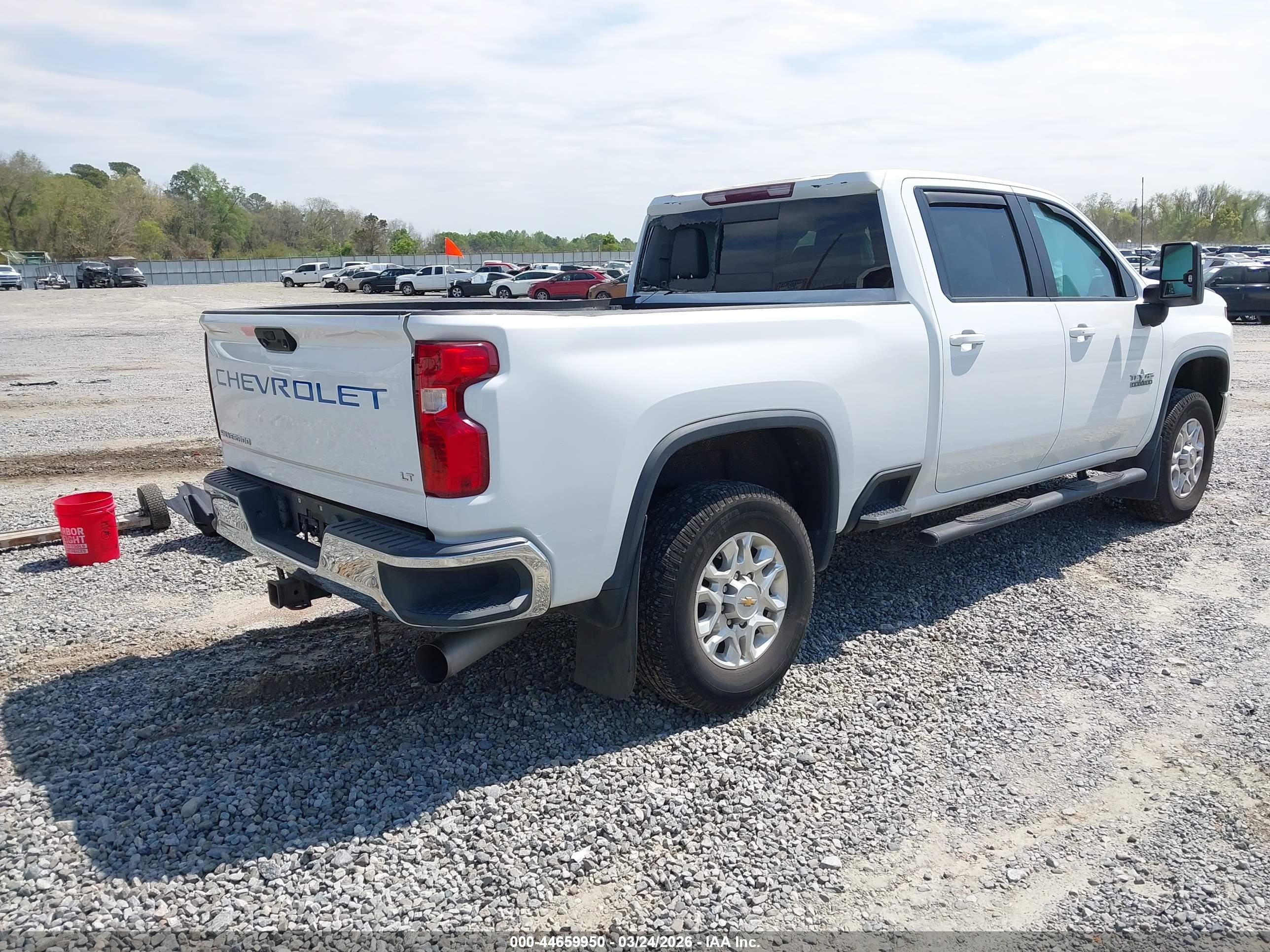CHEVROLET SILVERADO image 4