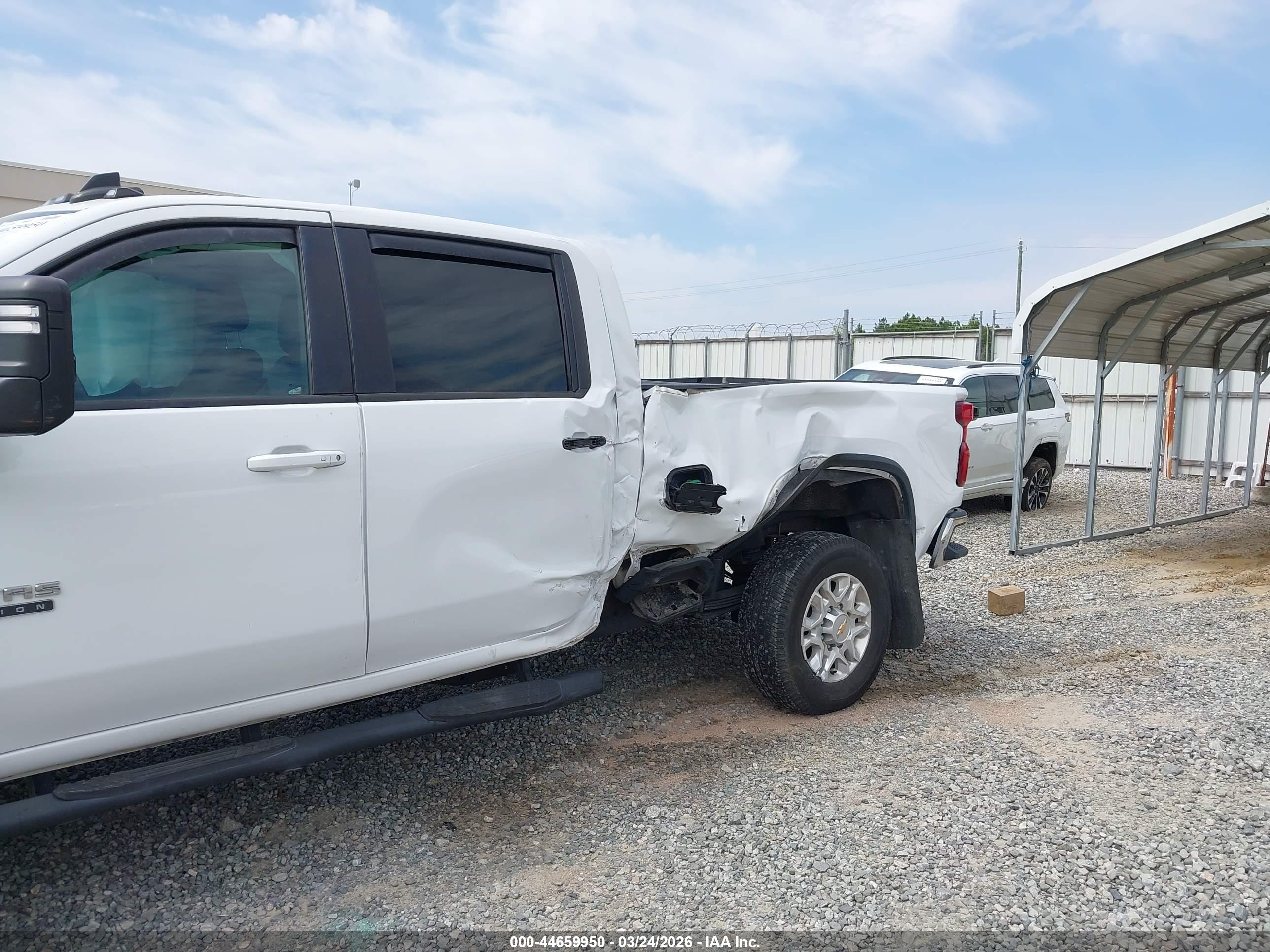 CHEVROLET SILVERADO image 6