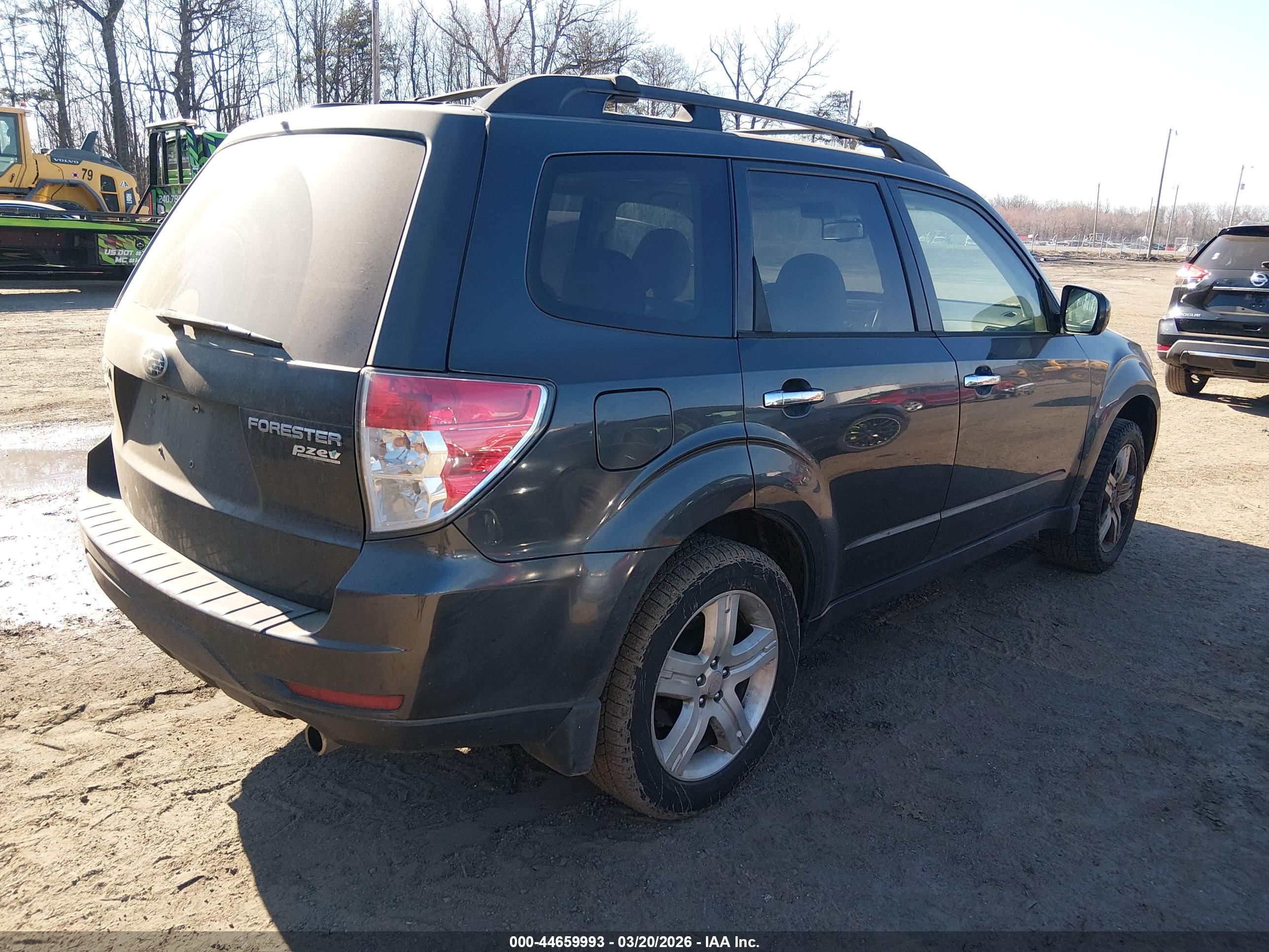 SUBARU FORESTER image 4