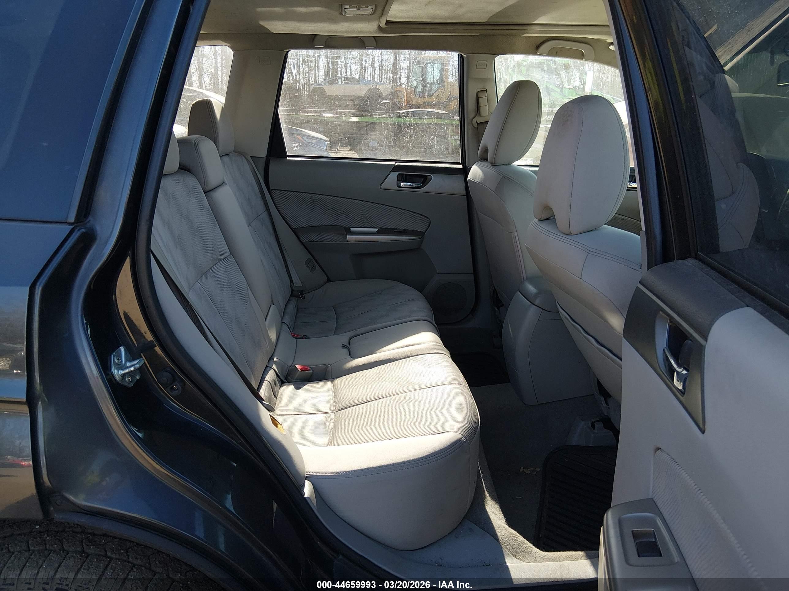 SUBARU FORESTER image 8