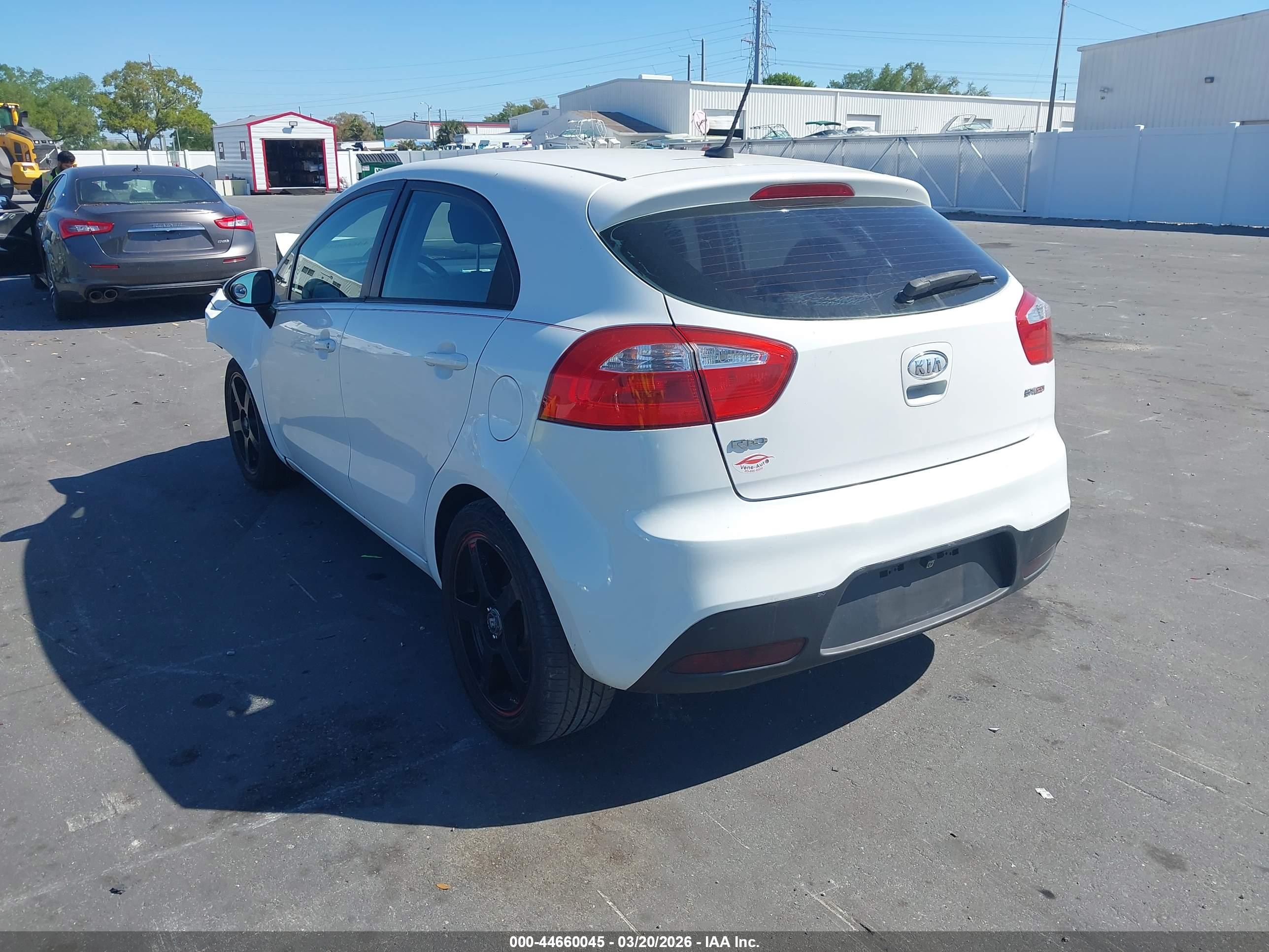 KIA RIO5 image 3