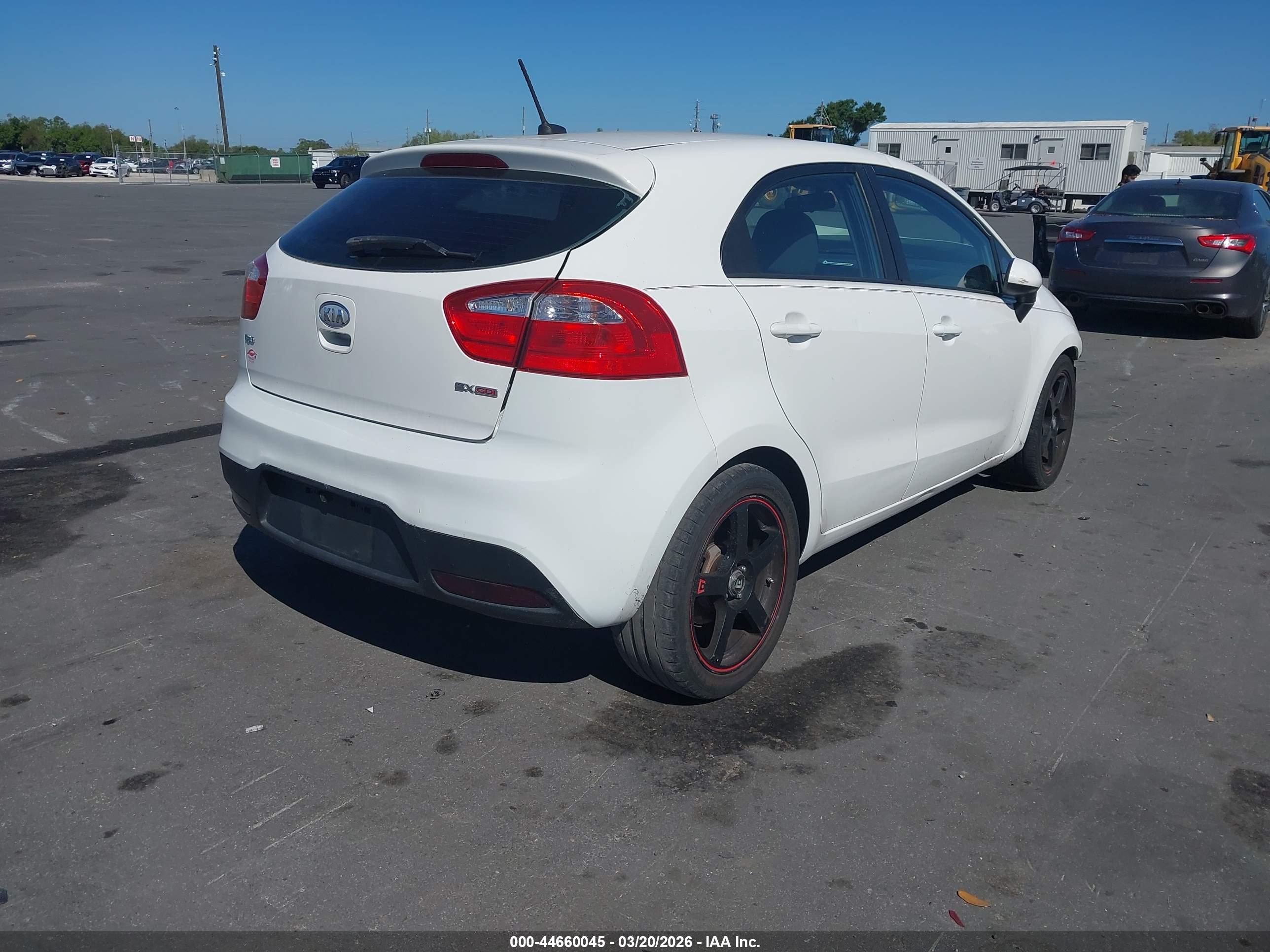 KIA RIO5 image 4