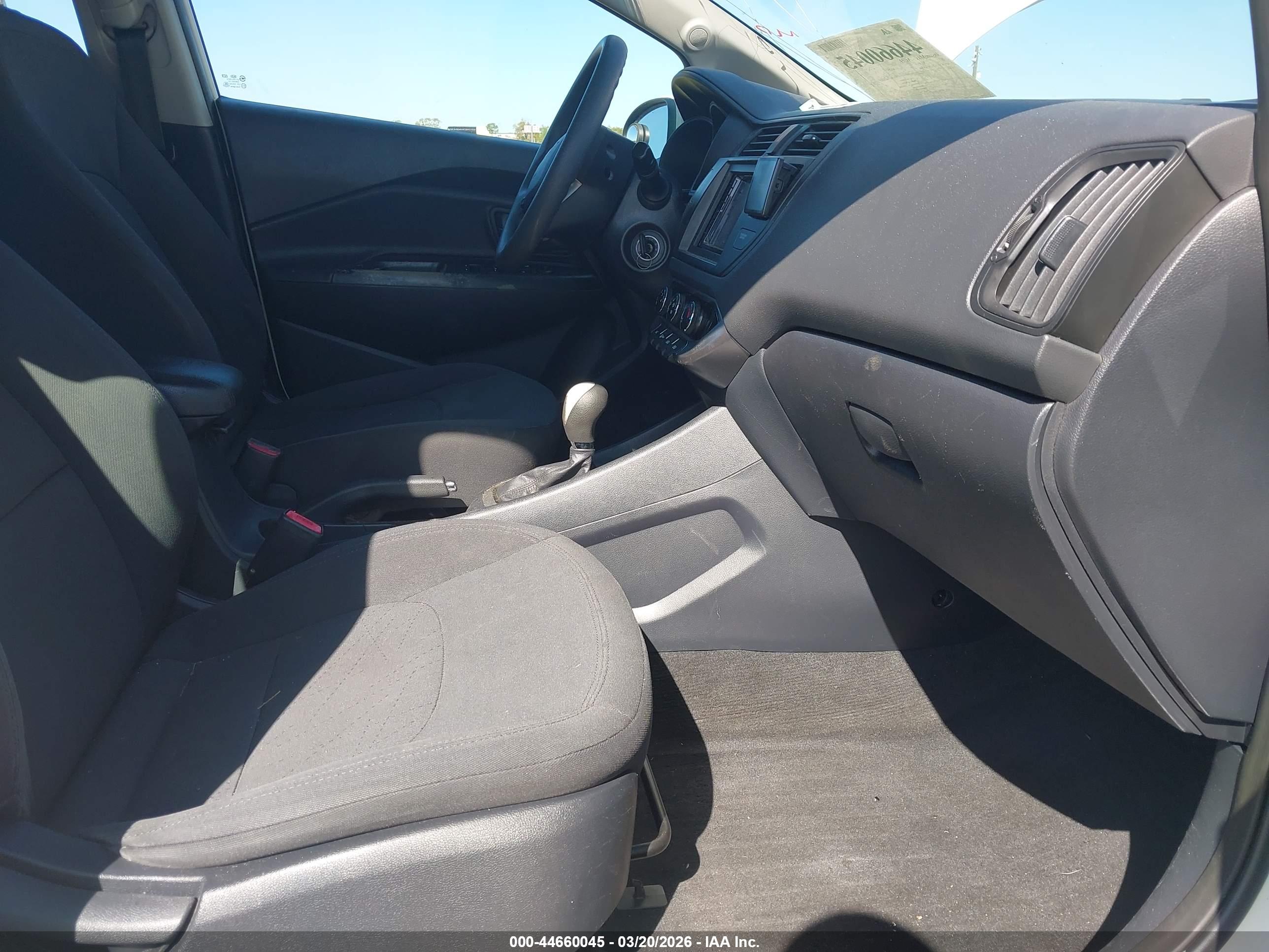 KIA RIO5 image 5