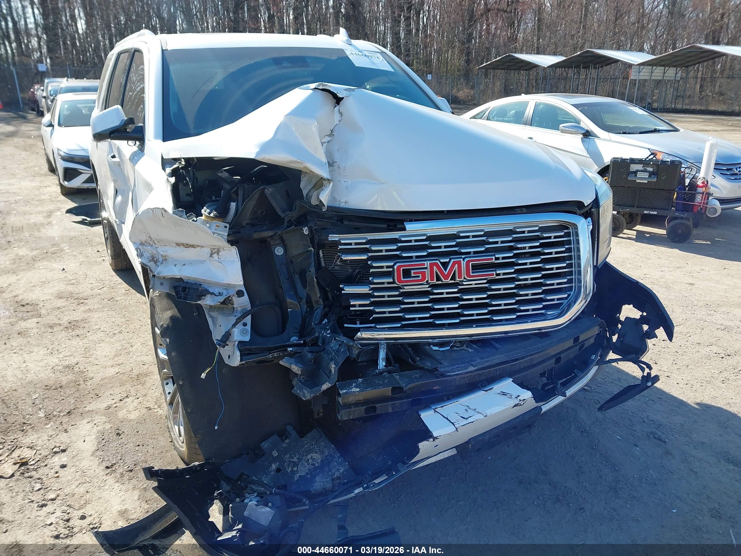 GMC YUKON image 6
