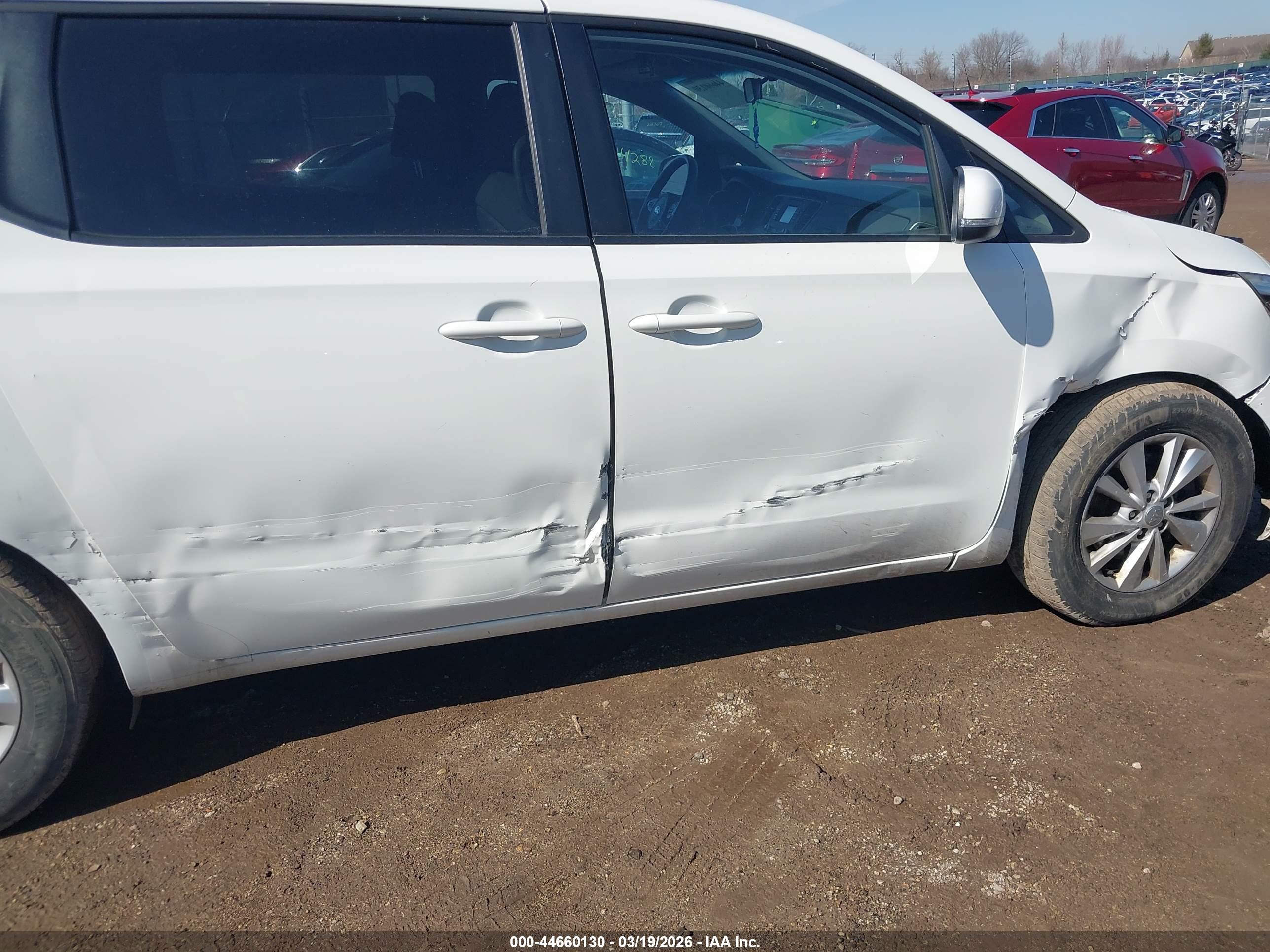 KIA SEDONA image 6