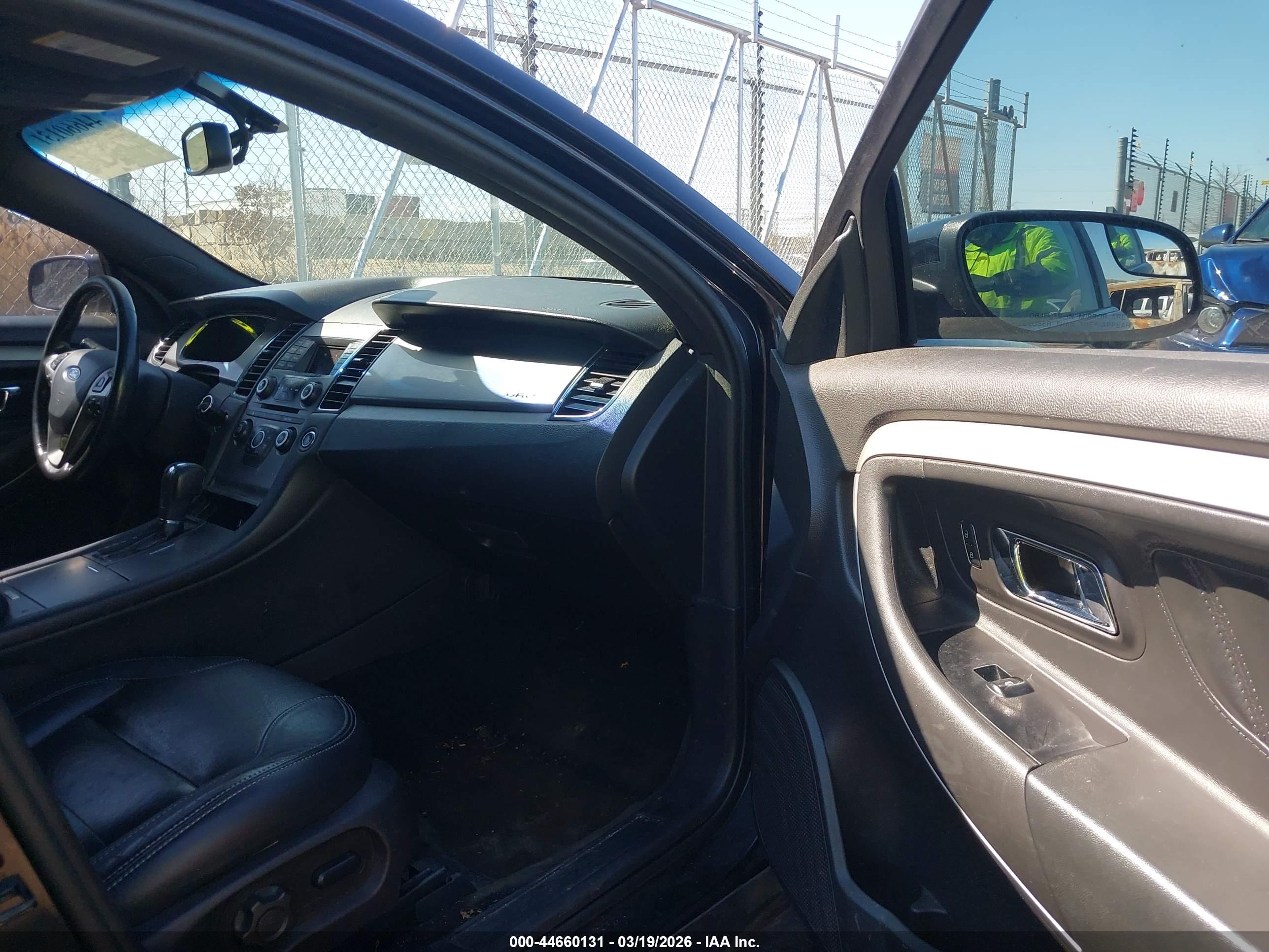 FORD TAURUS image 5