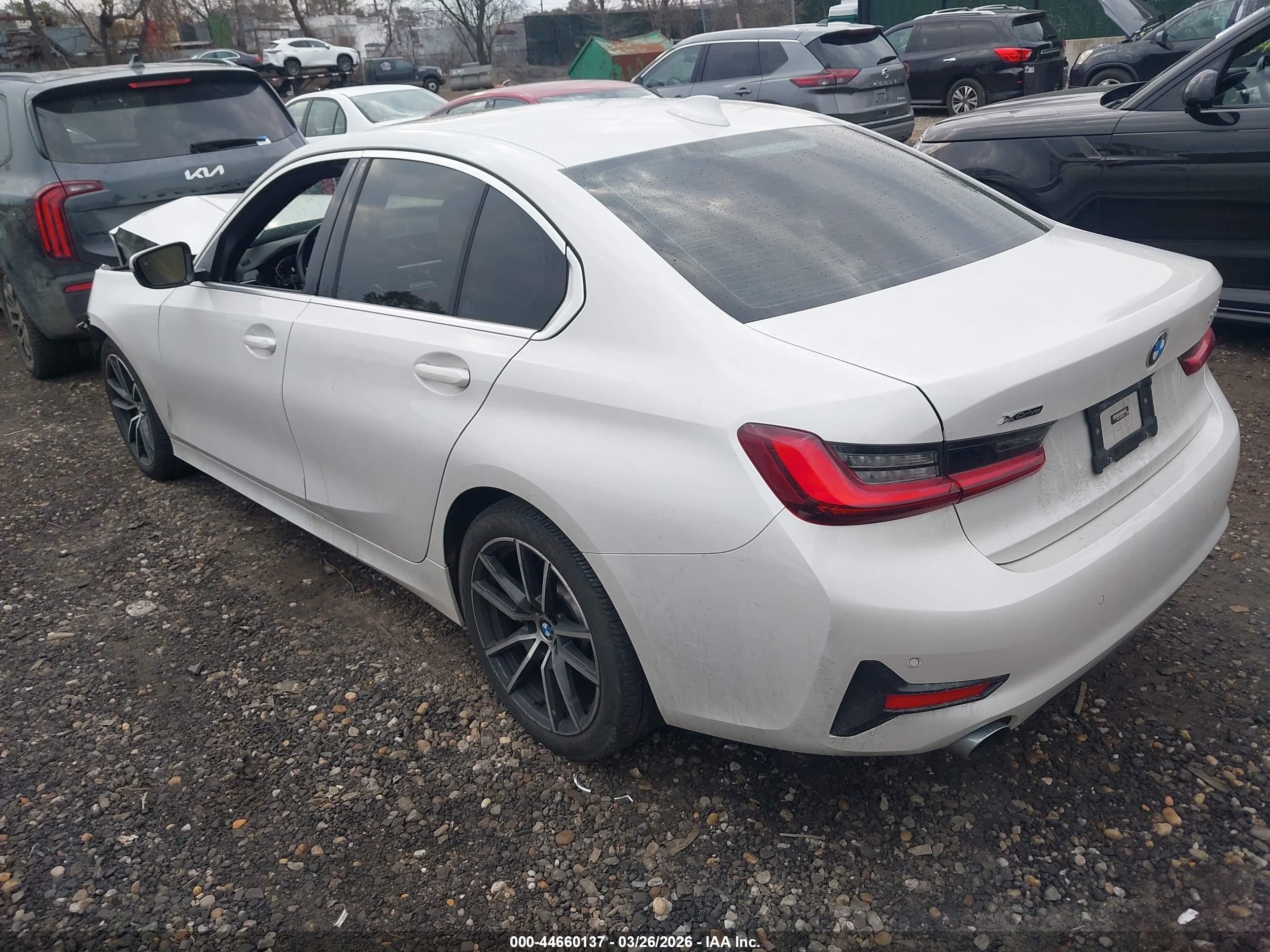BMW 330I image 3