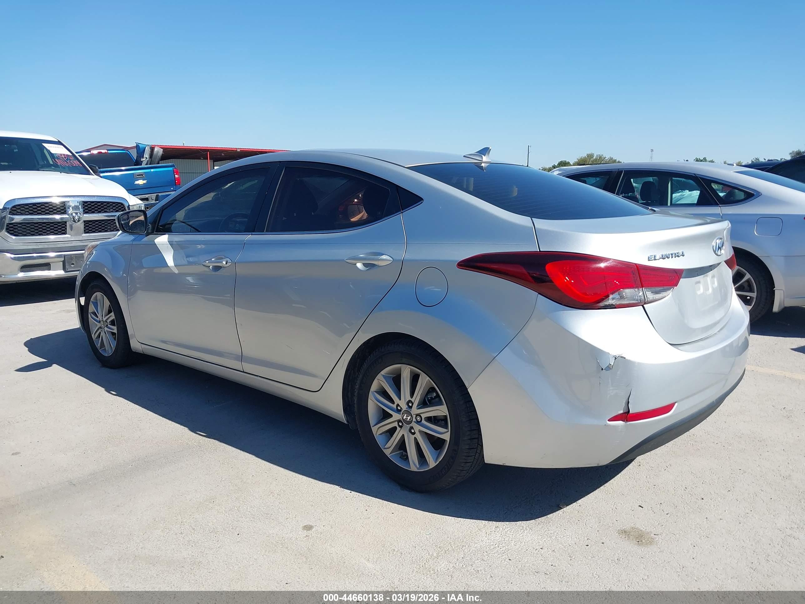 HYUNDAI ELANTRA image 3