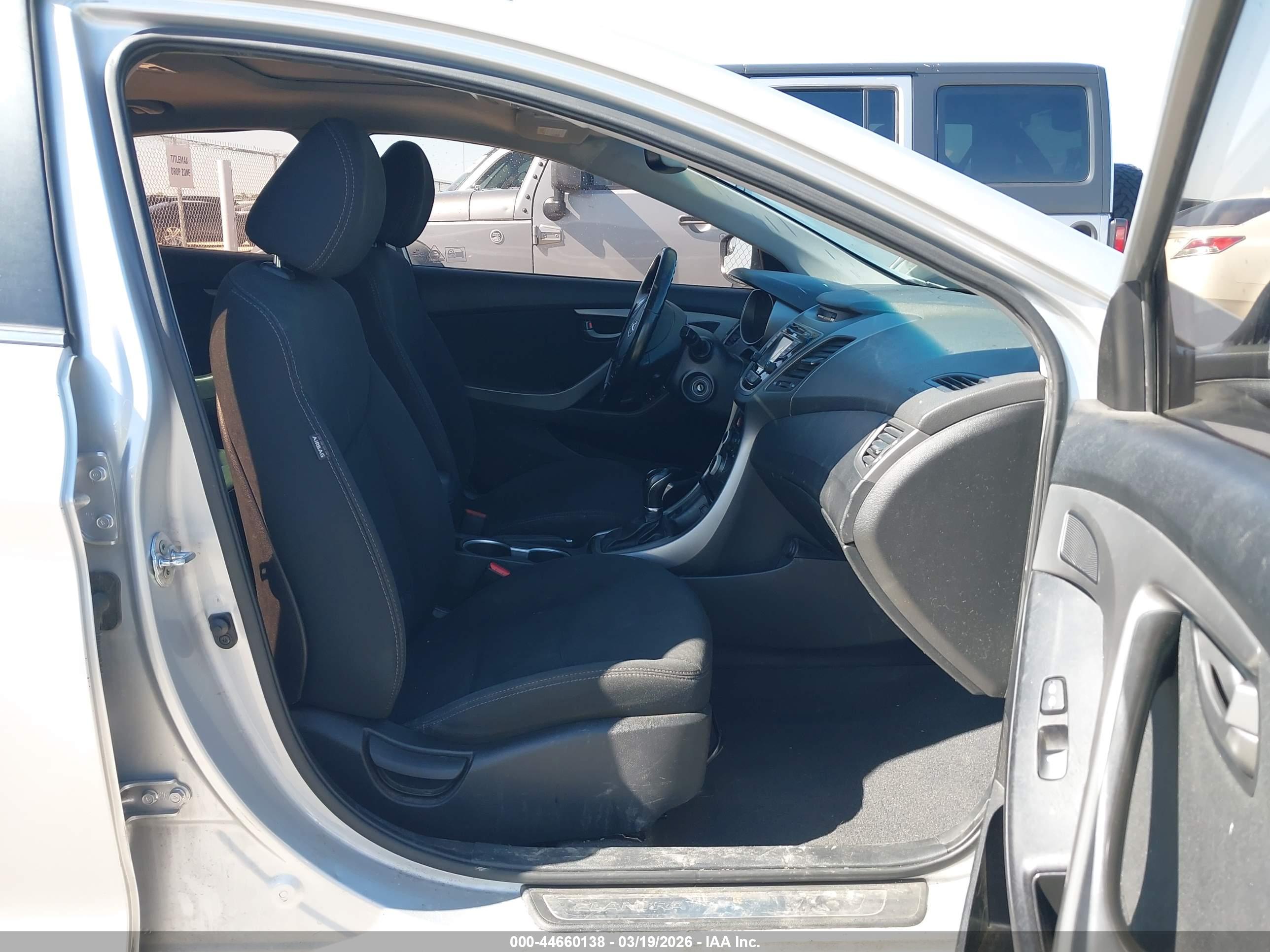 HYUNDAI ELANTRA image 5