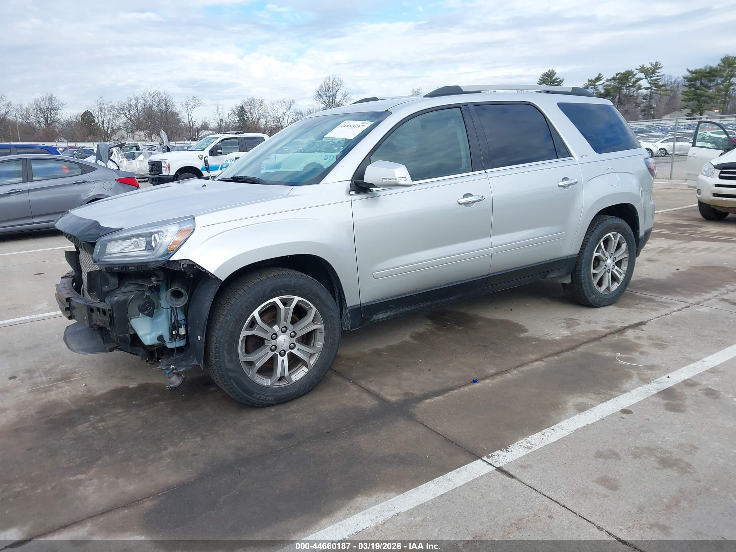 GMC ACADIA image 2