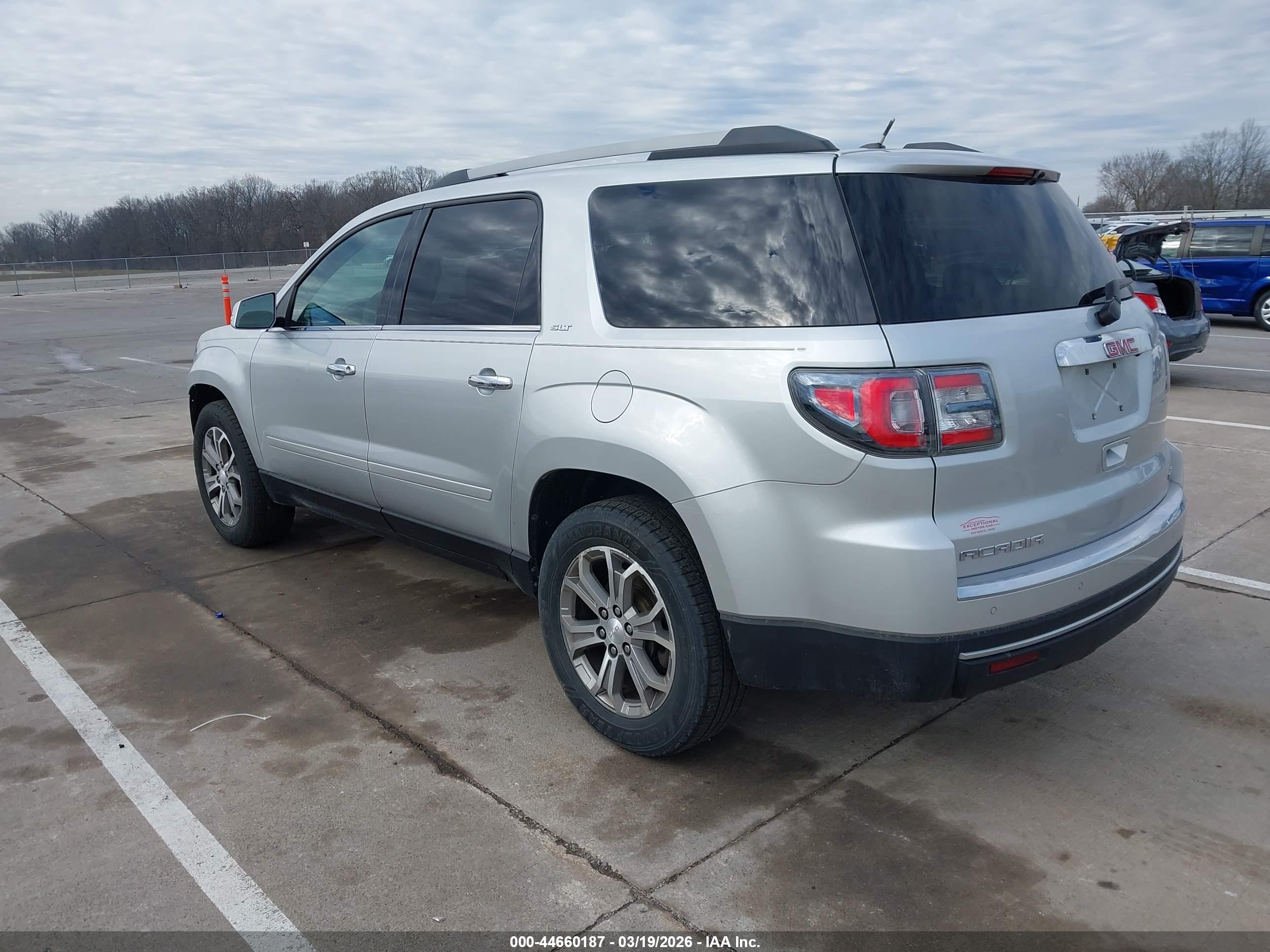 GMC ACADIA image 3