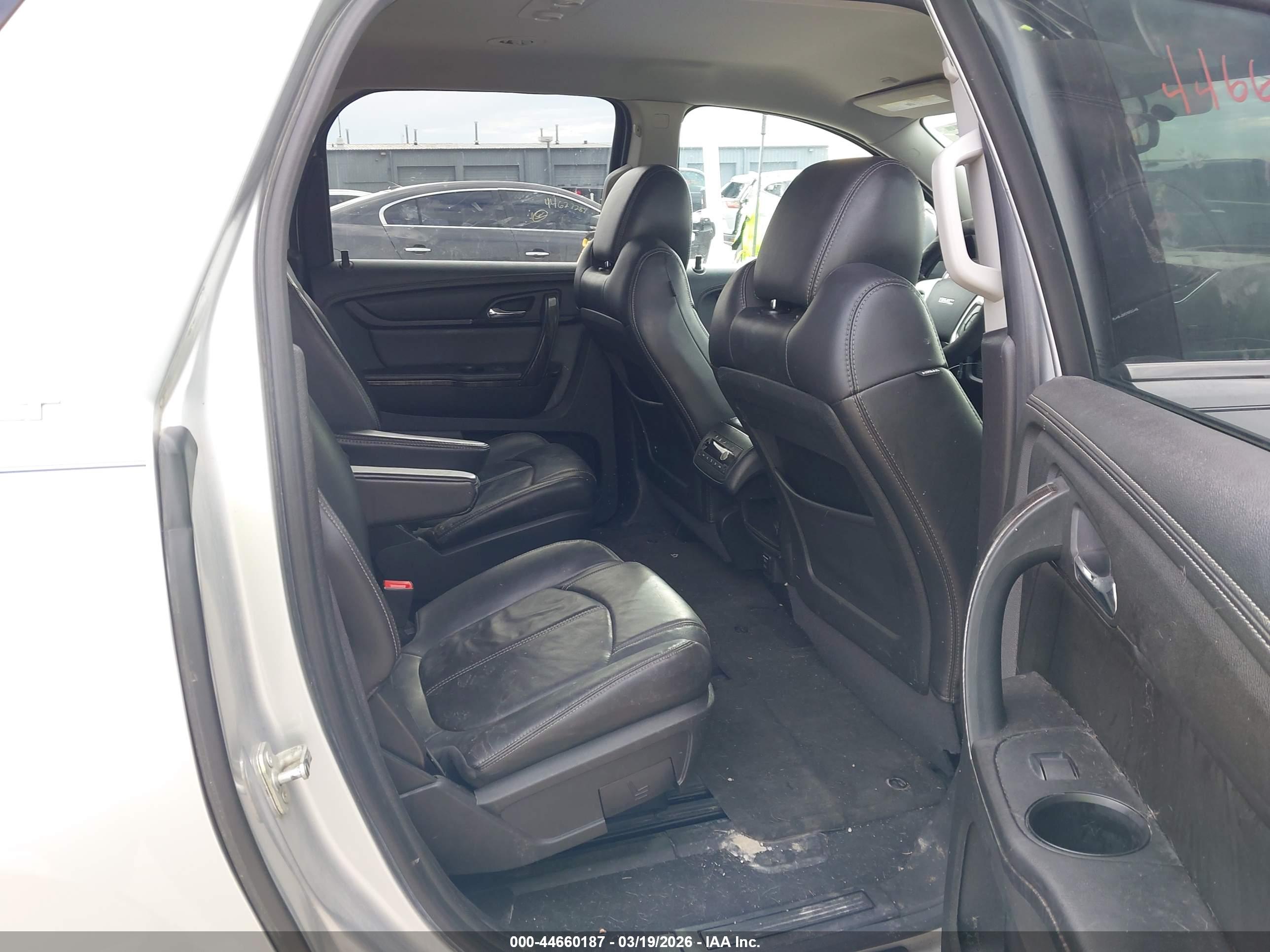 GMC ACADIA image 8