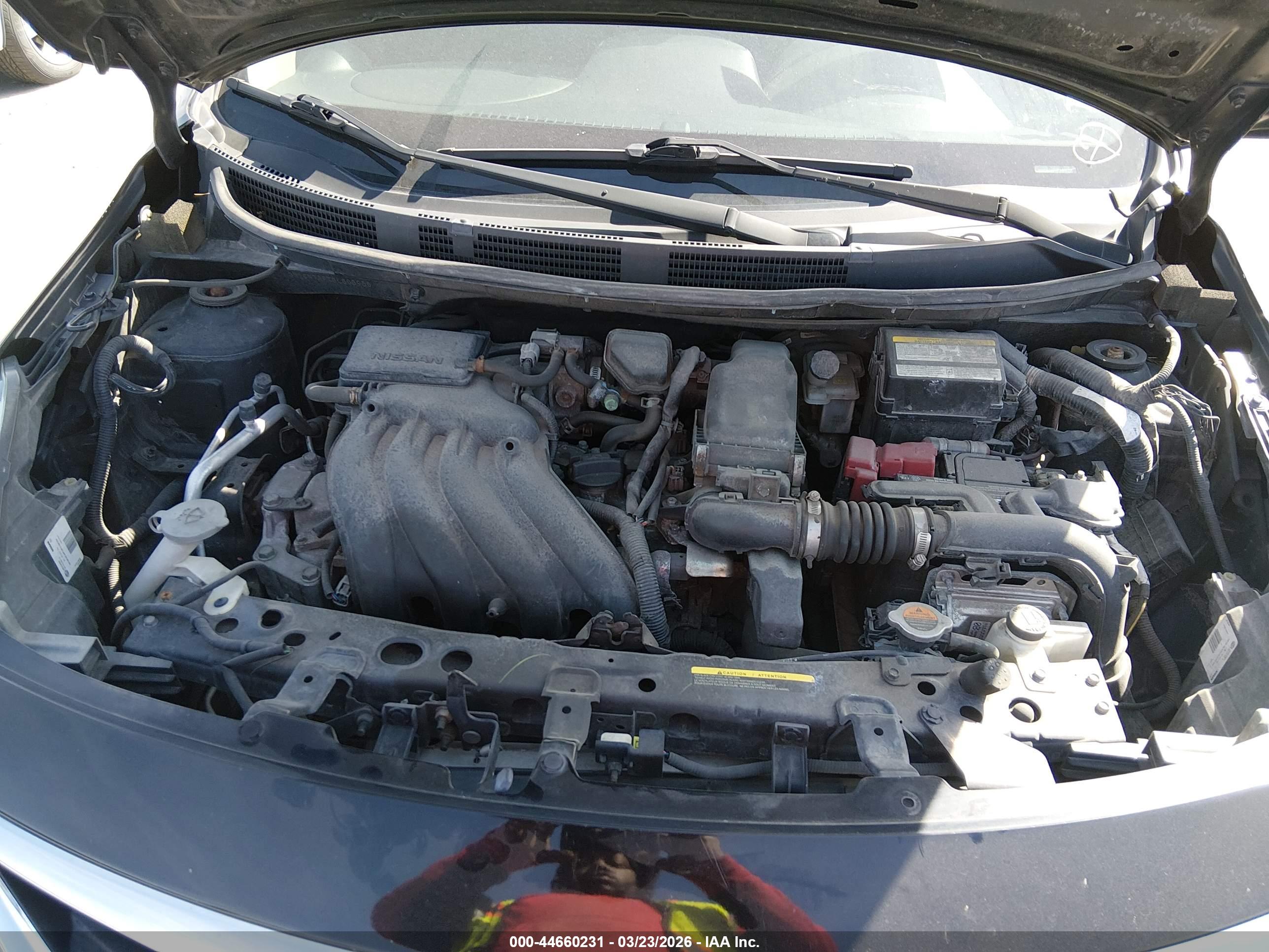 NISSAN VERSA image 10
