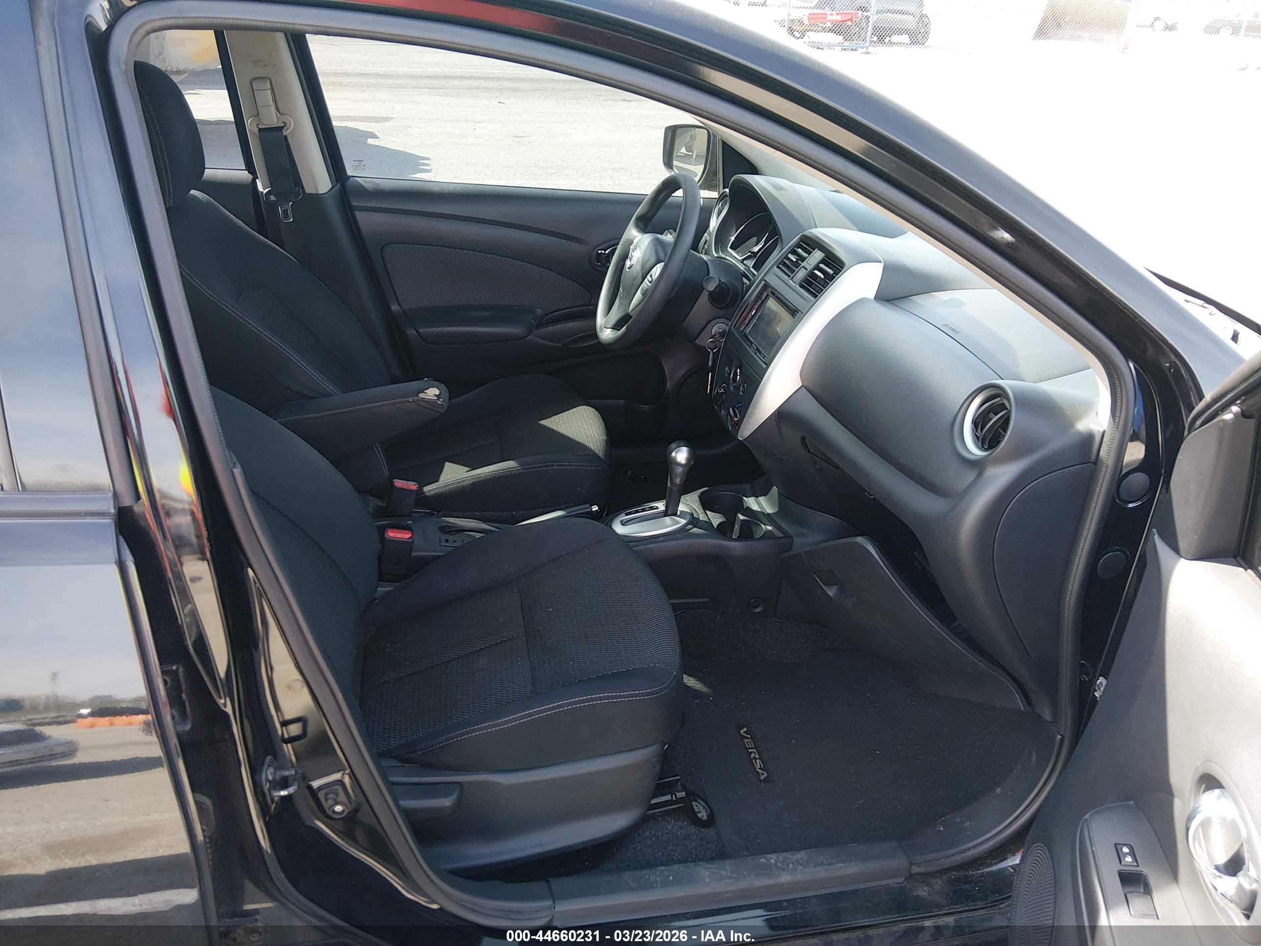 NISSAN VERSA image 5