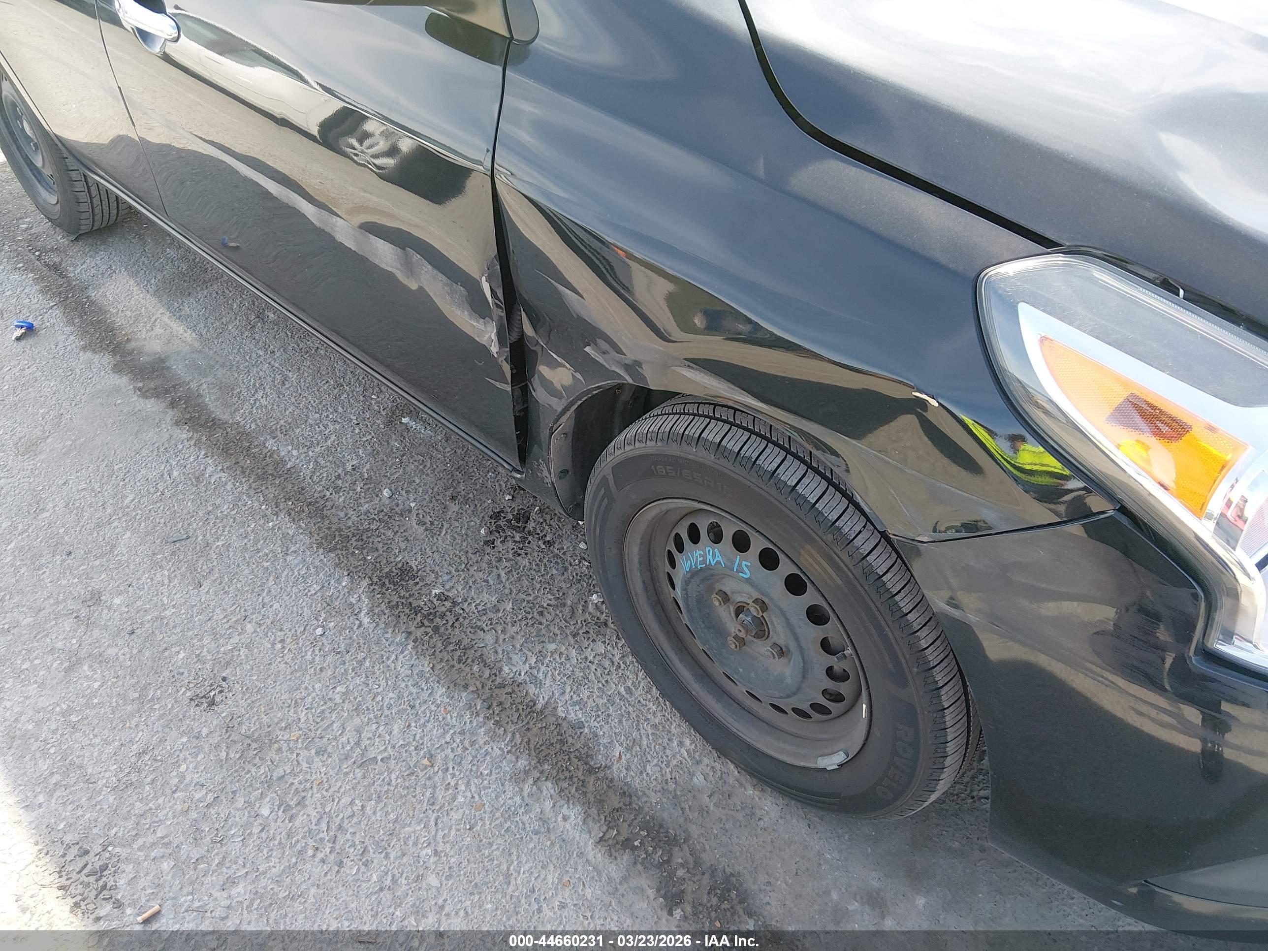 NISSAN VERSA image 6