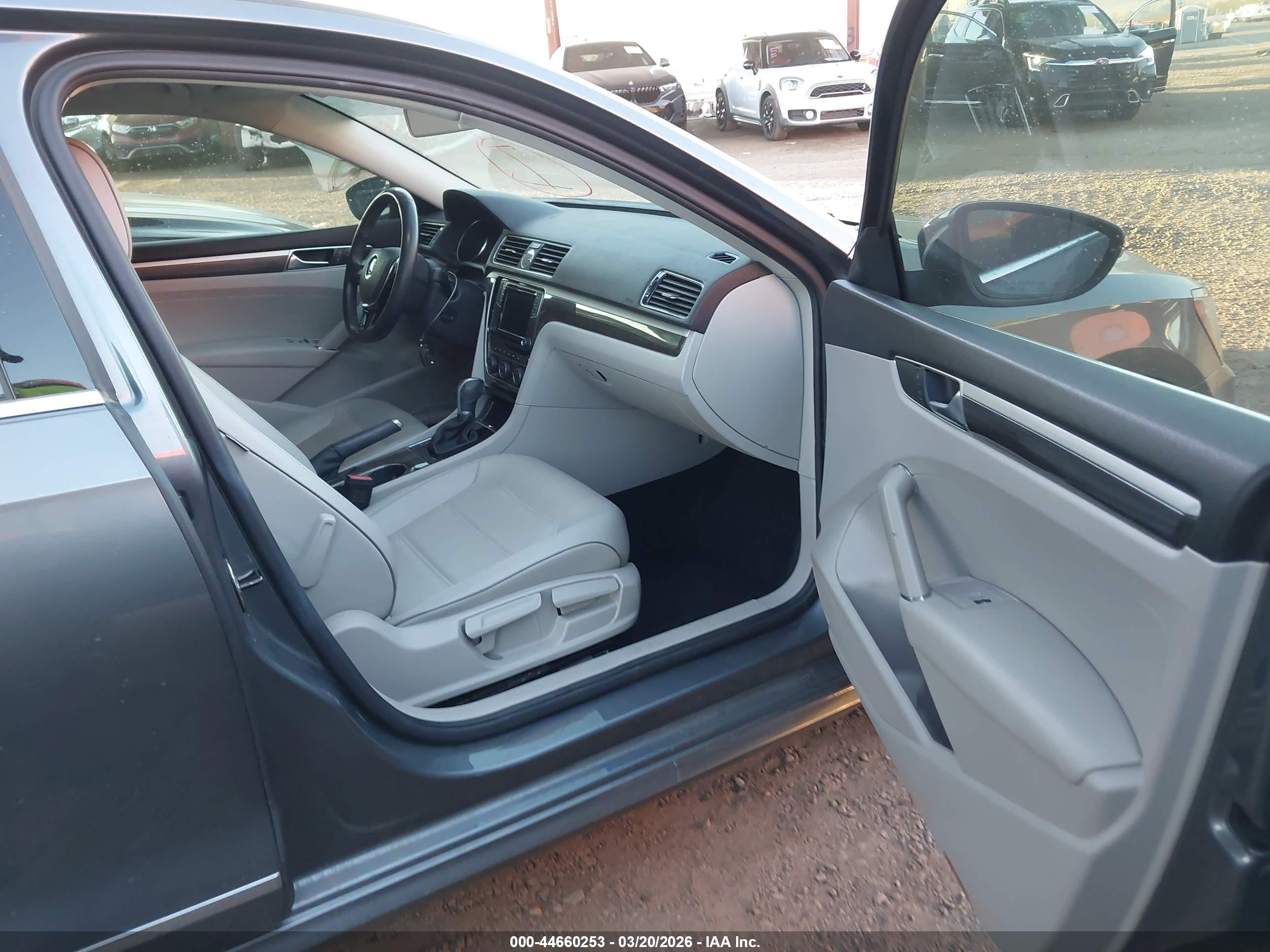 VOLKSWAGEN PASSAT image 5