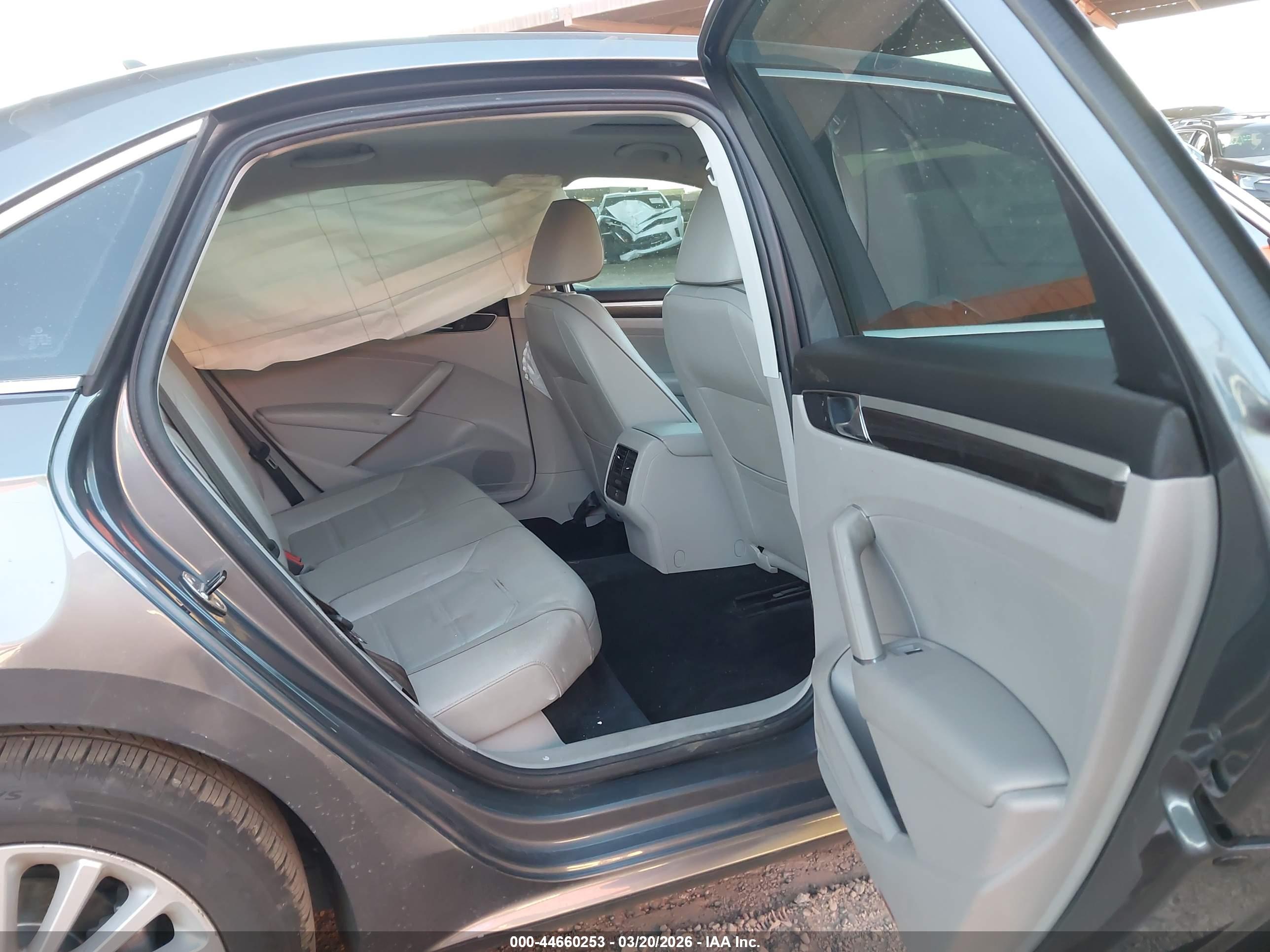 VOLKSWAGEN PASSAT image 8