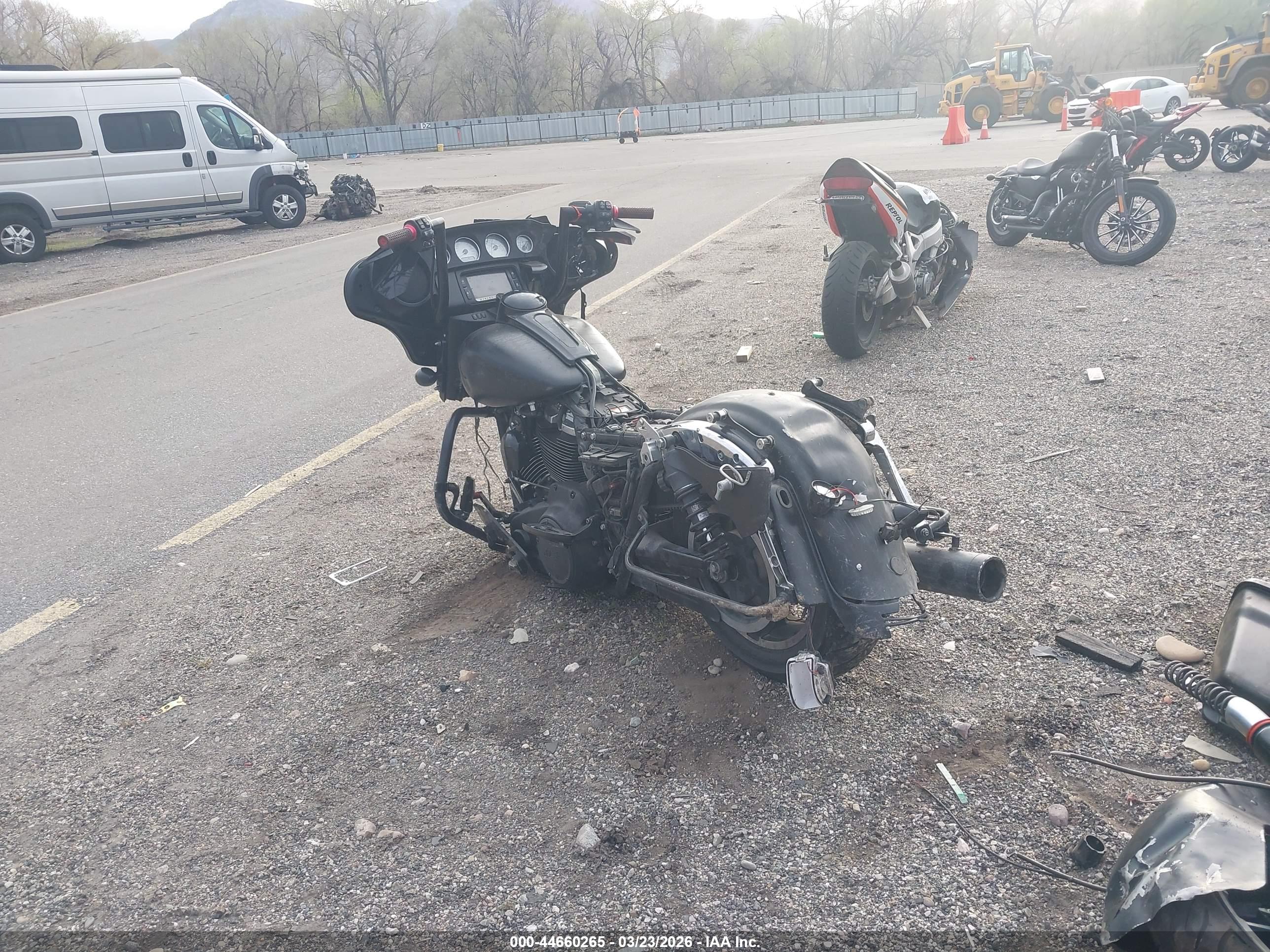 HARLEY-DAVIDSON FLHXS image 3