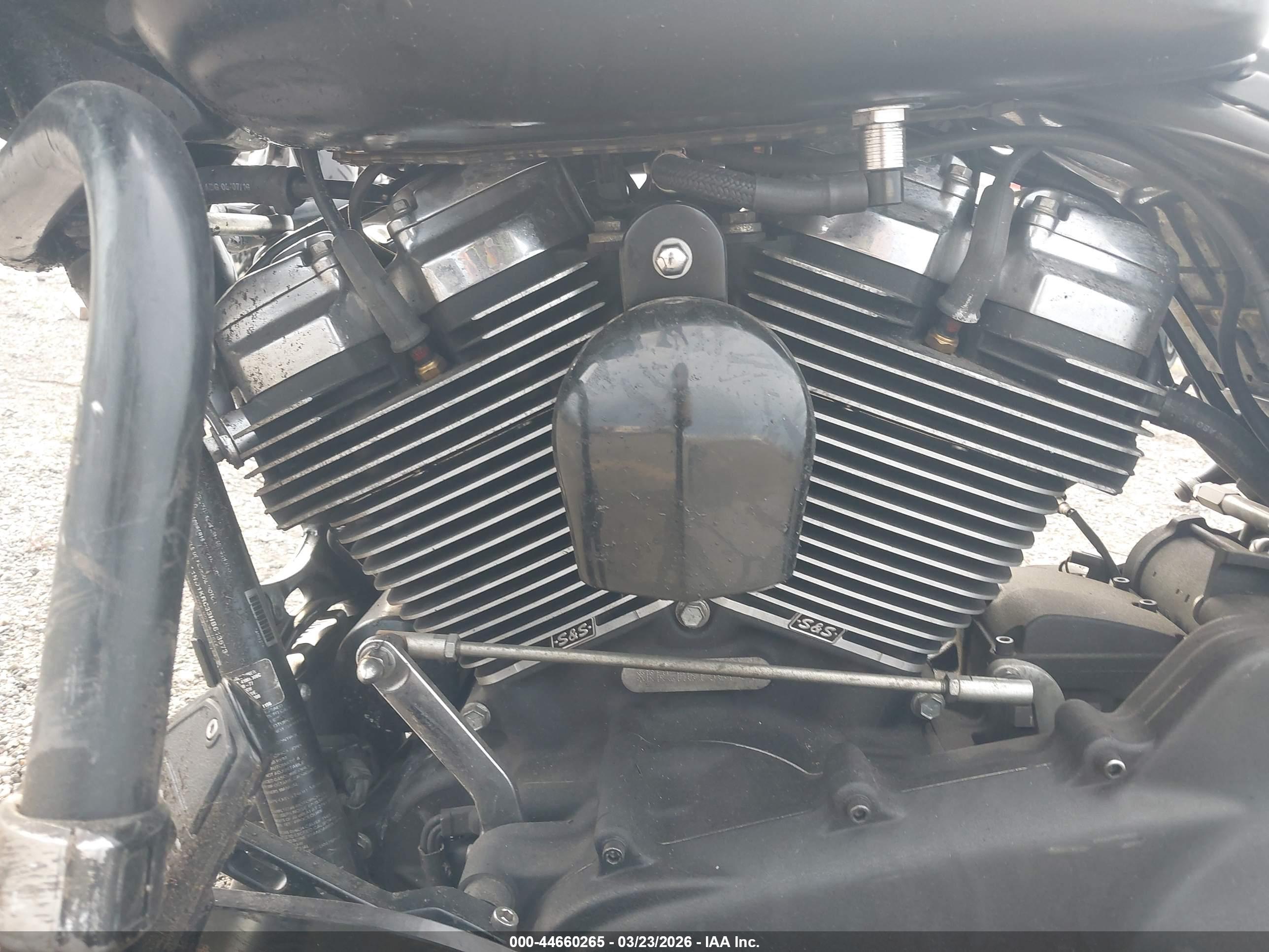 HARLEY-DAVIDSON FLHXS image 9