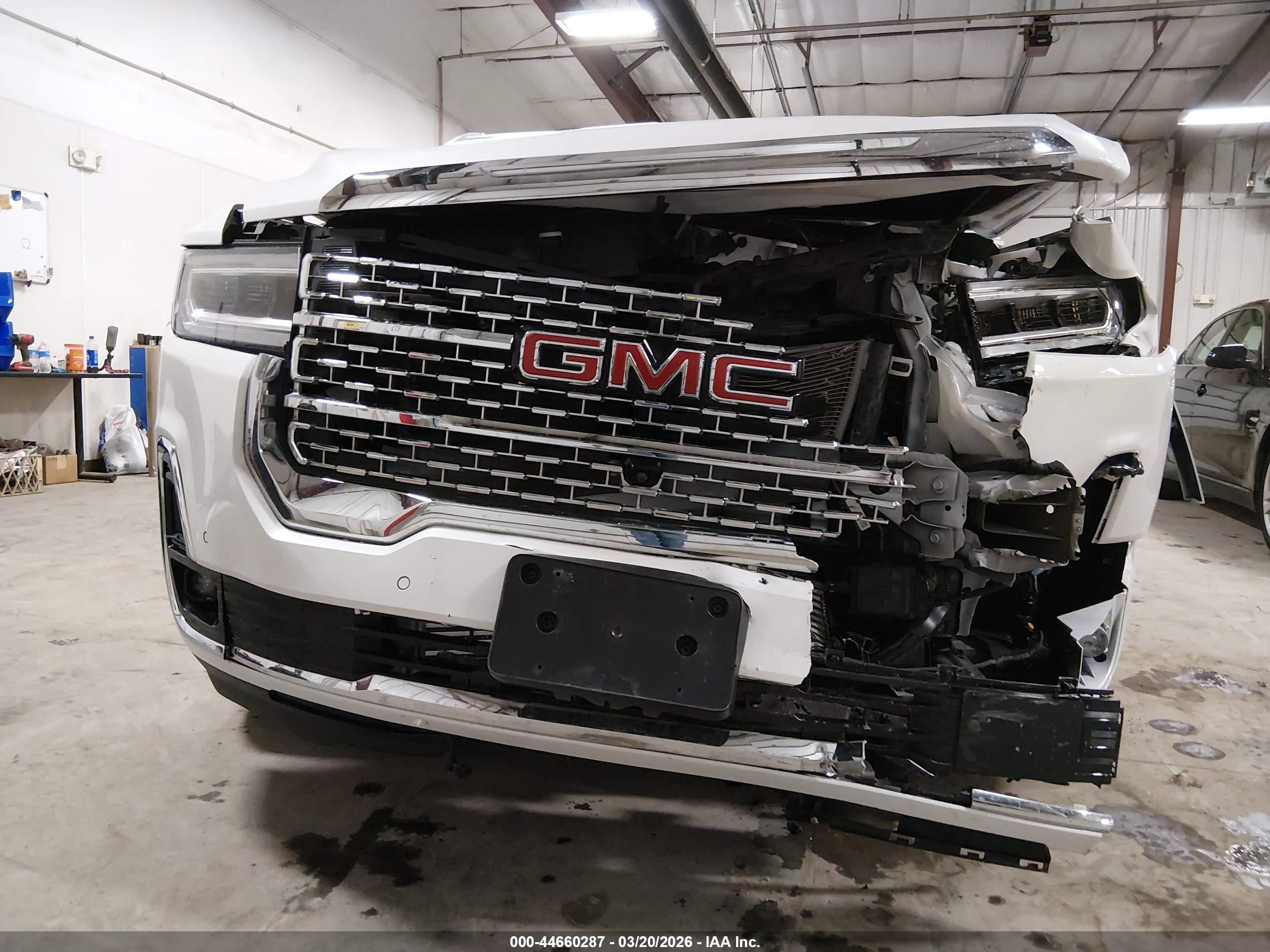 GMC ACADIA image 6