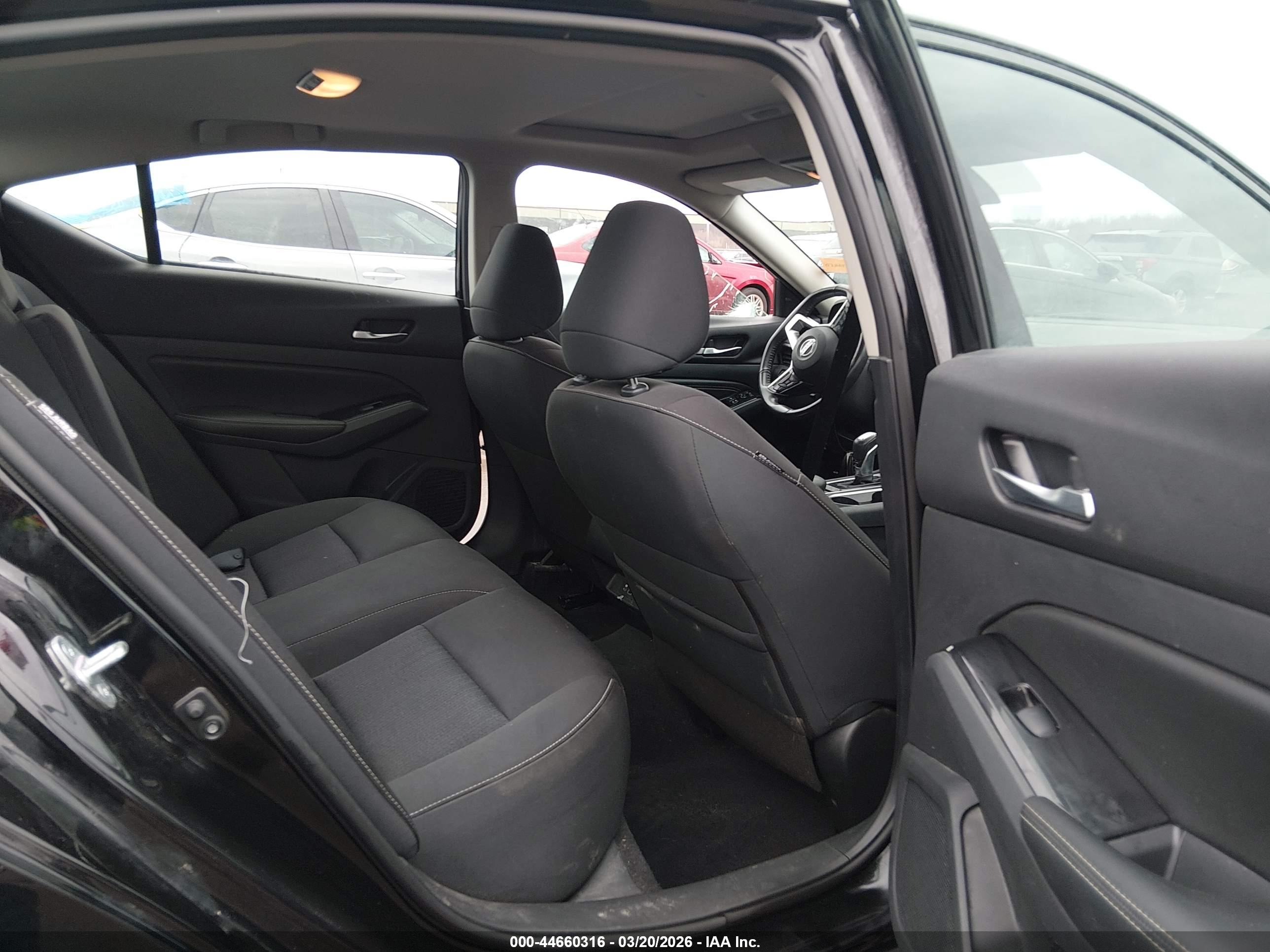 NISSAN ALTIMA image 8