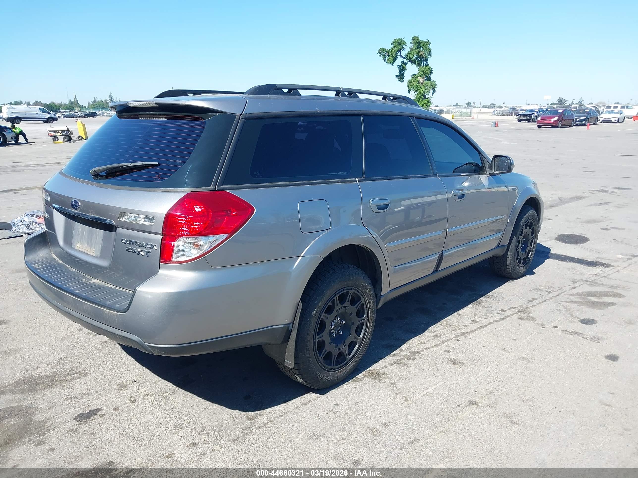 SUBARU OUTBACK image 4