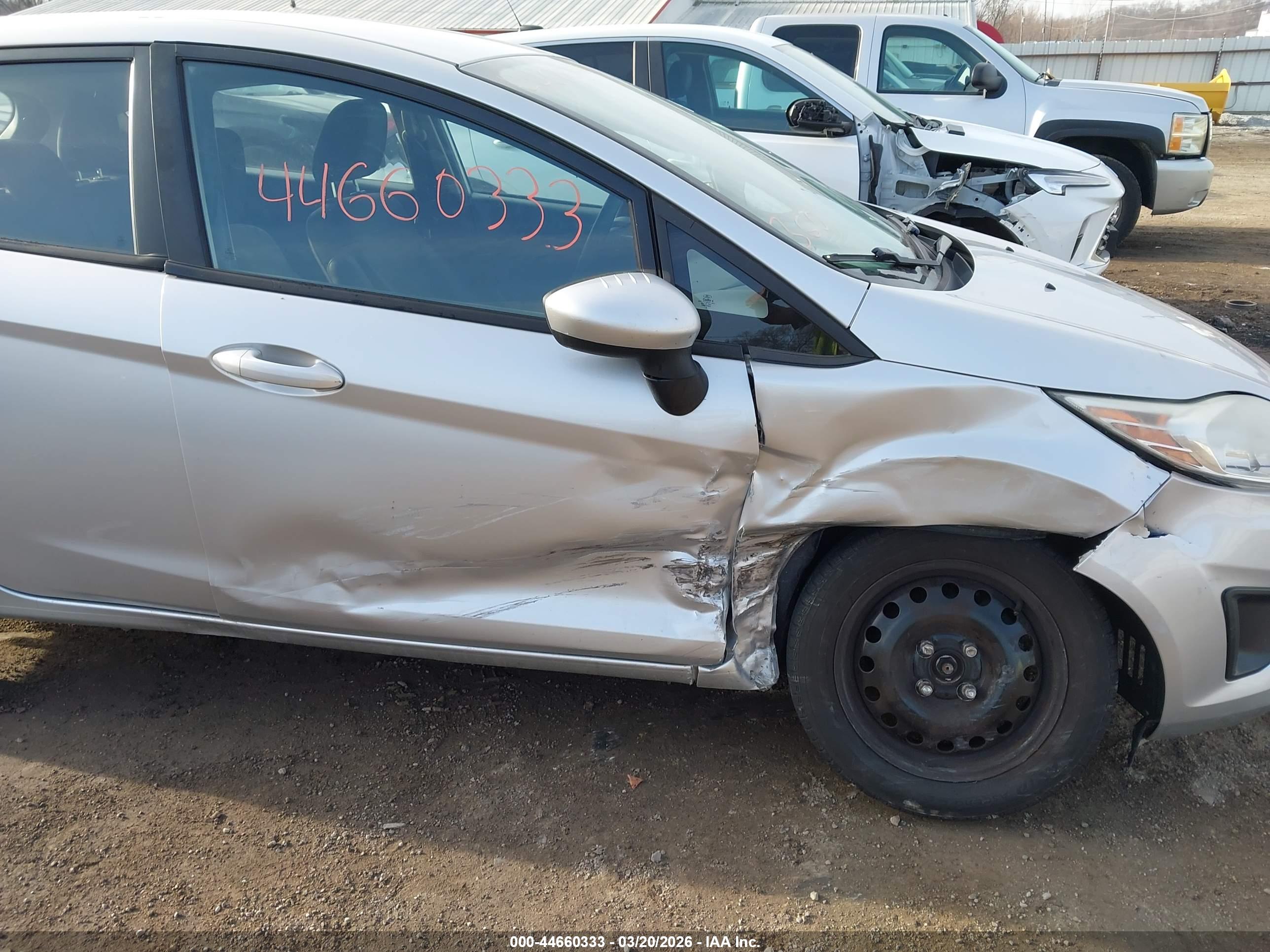 FORD FIESTA image 6