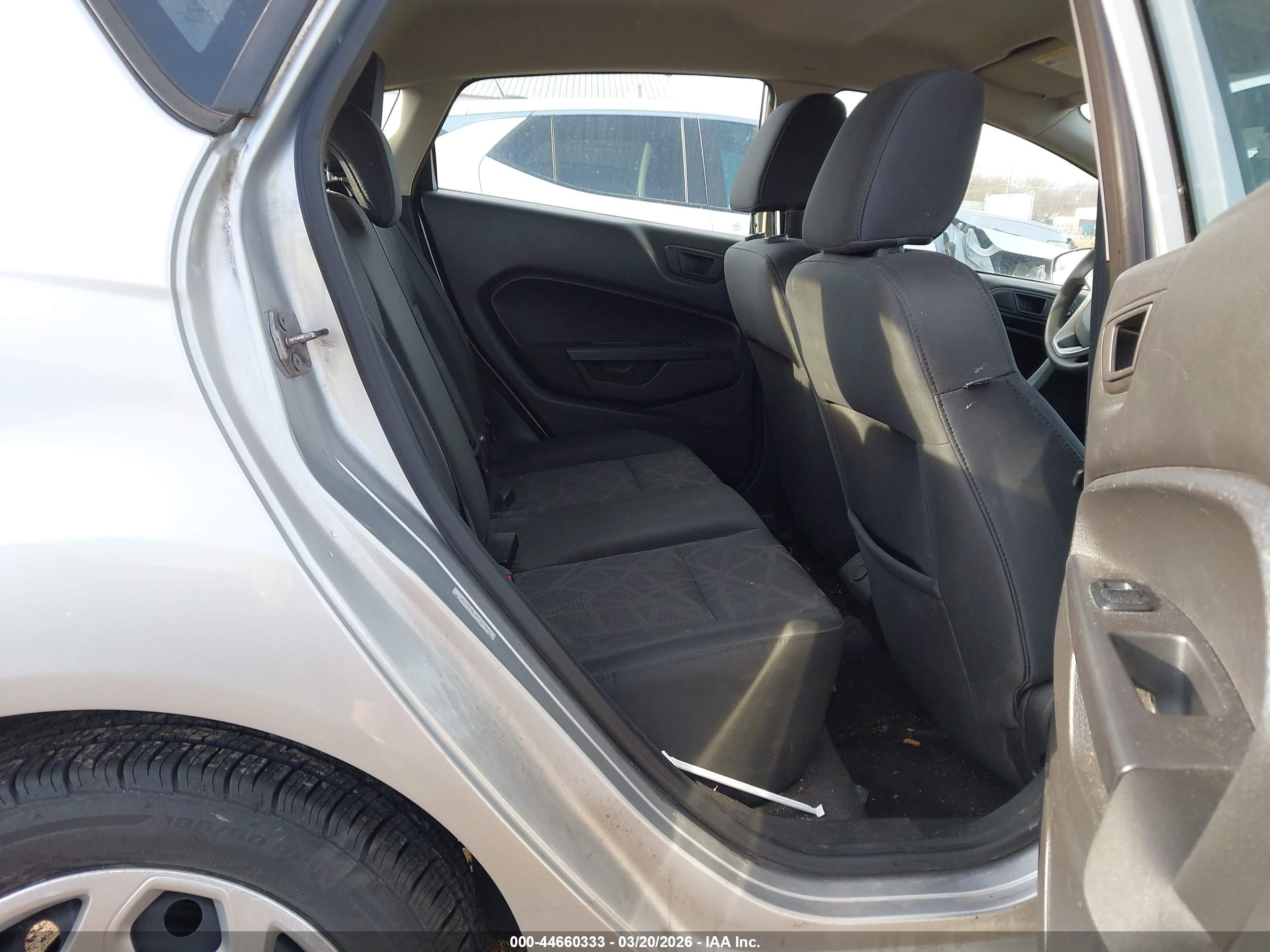 FORD FIESTA image 8