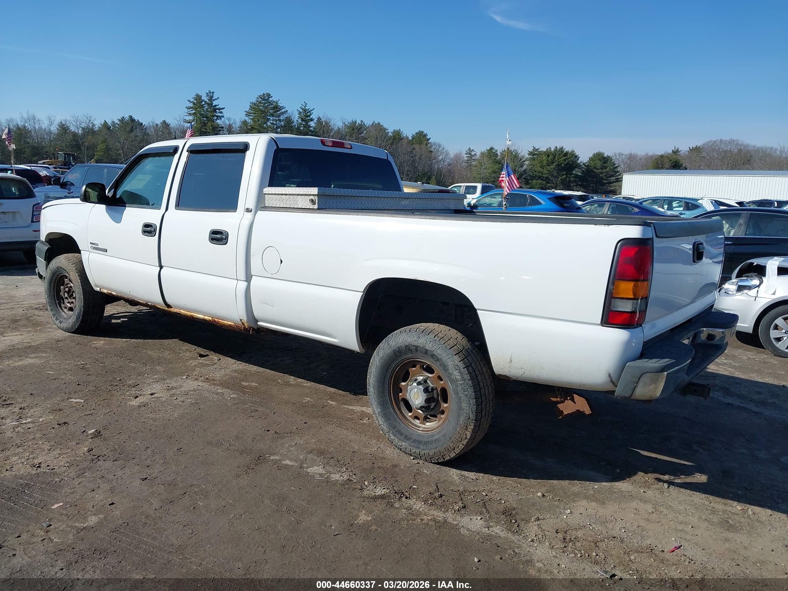 CHEVROLET SILVERADO image 3
