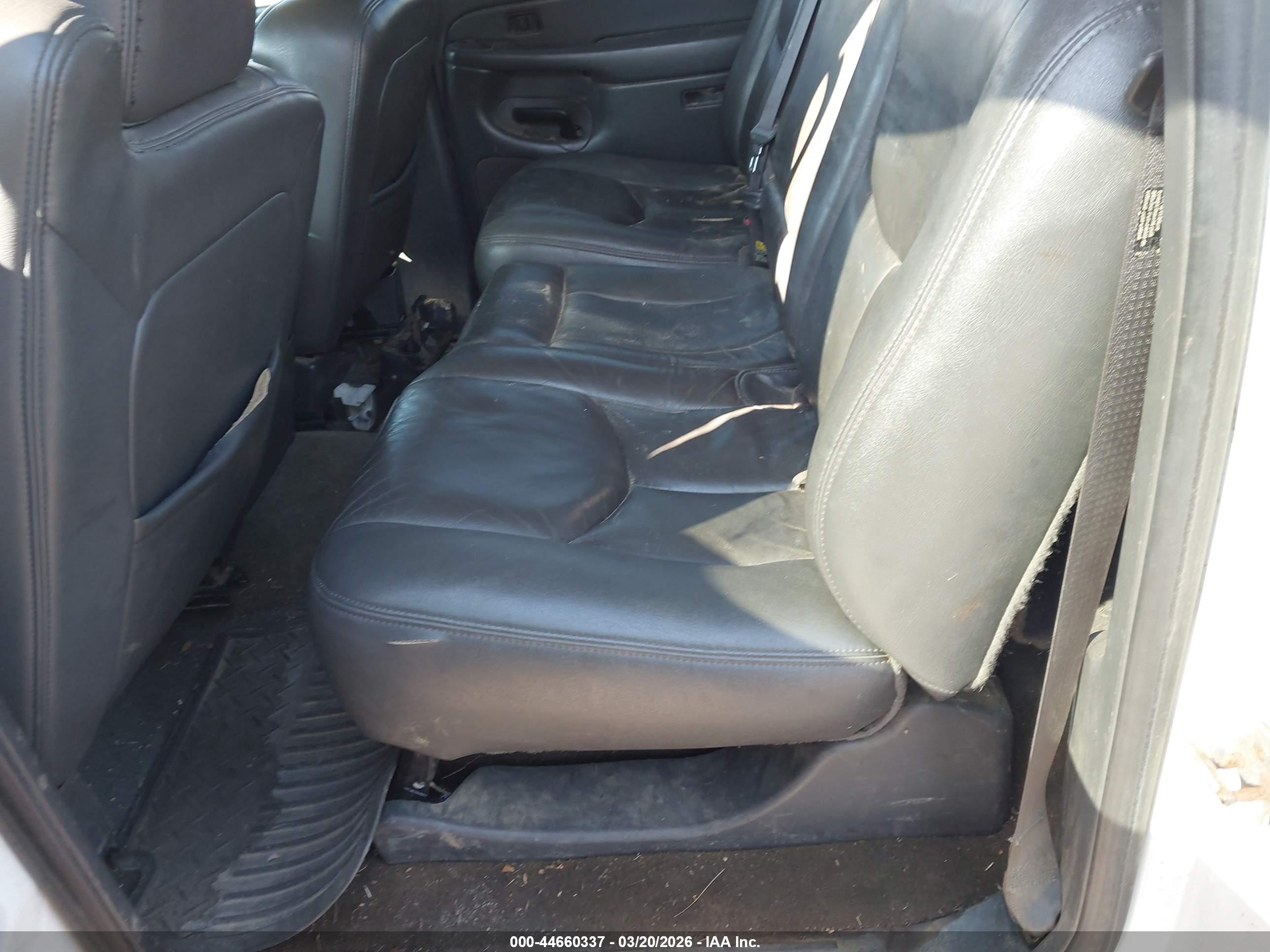 CHEVROLET SILVERADO image 8